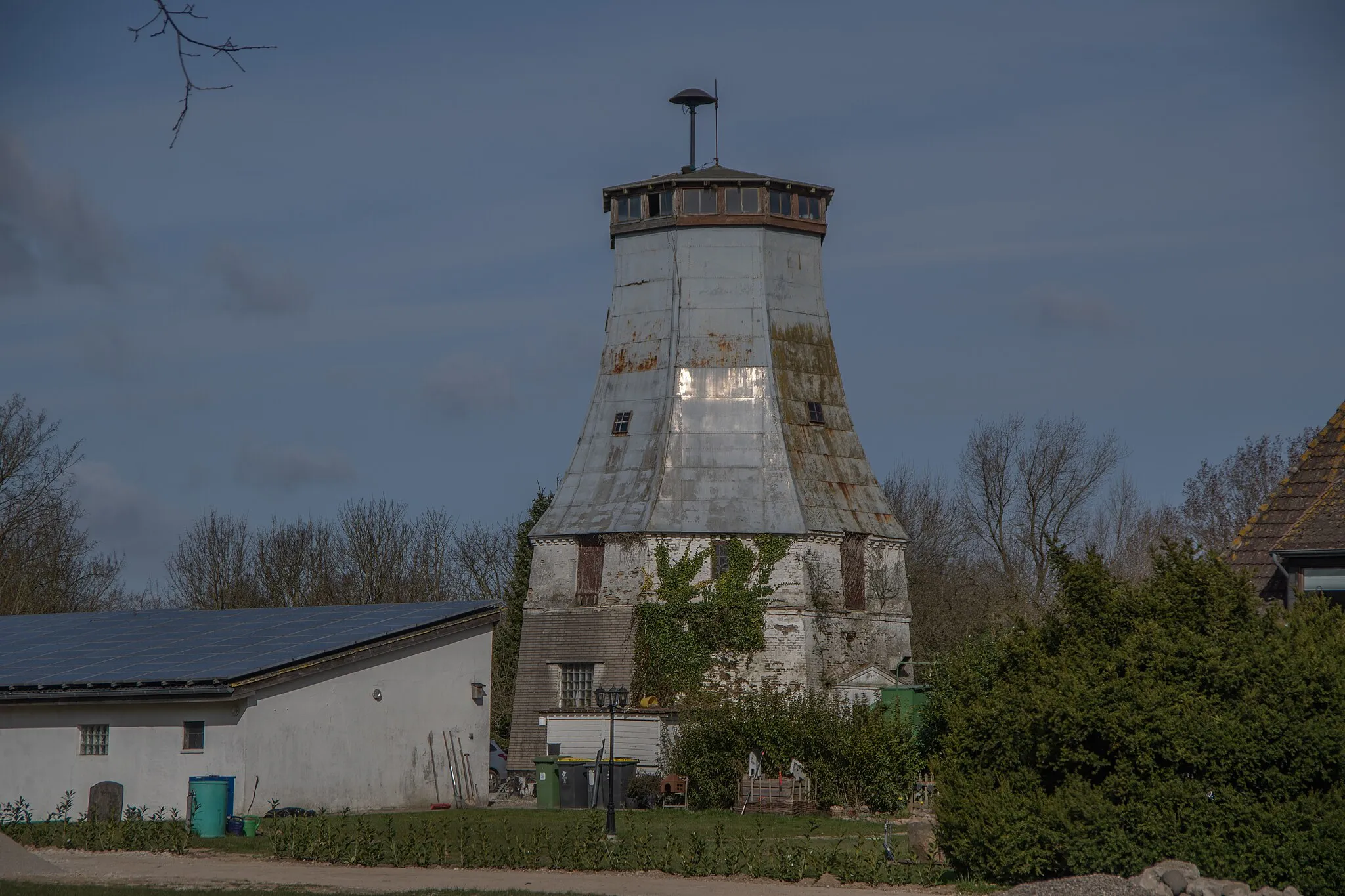 Photo showing: Struxdorf in Schleswig-Holstein. Die Windmühle und das Mühlenhaus stehen unter Denkmalschutz.