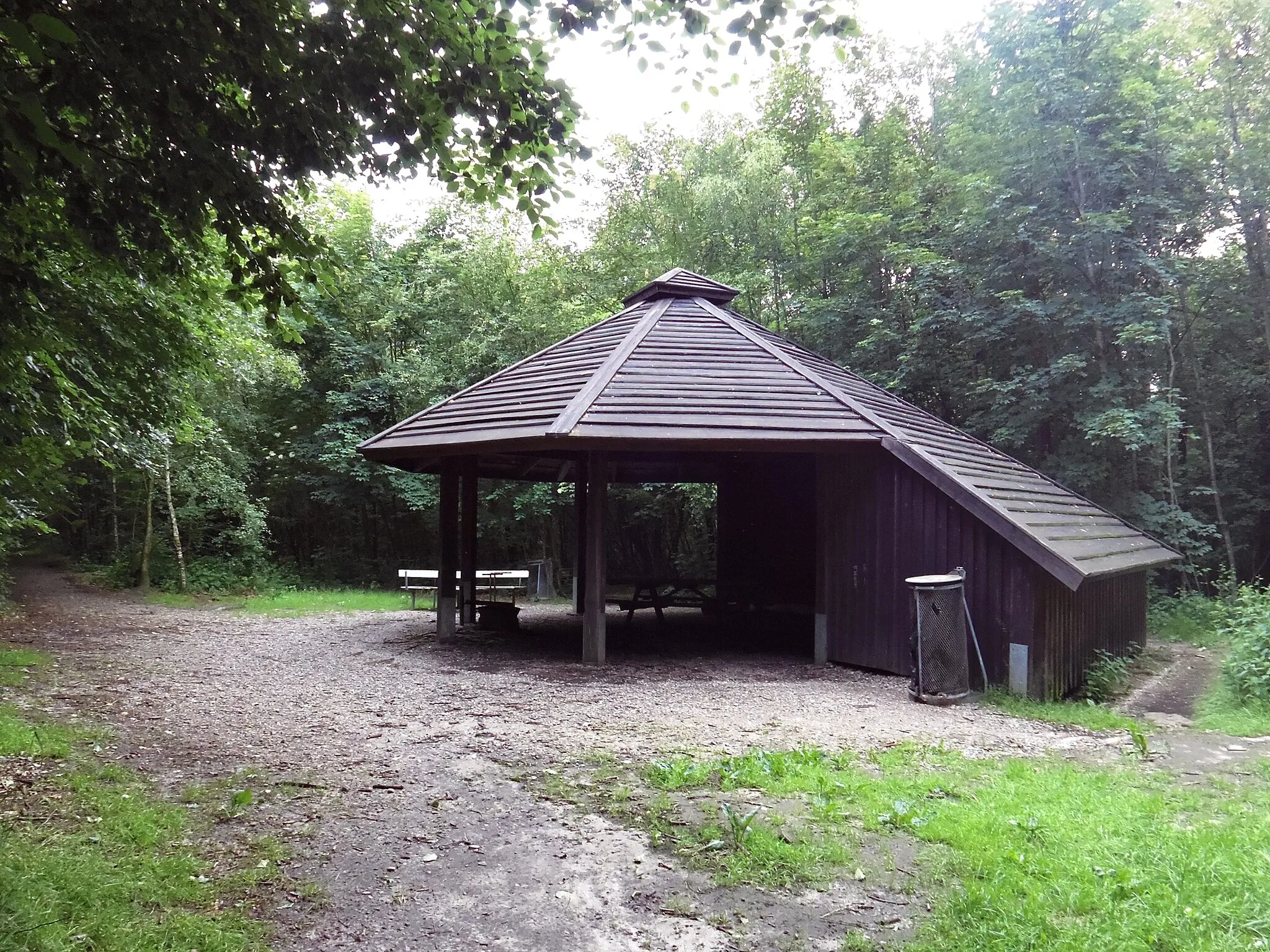 Photo showing: Shelter i Branderup Kirkeskov