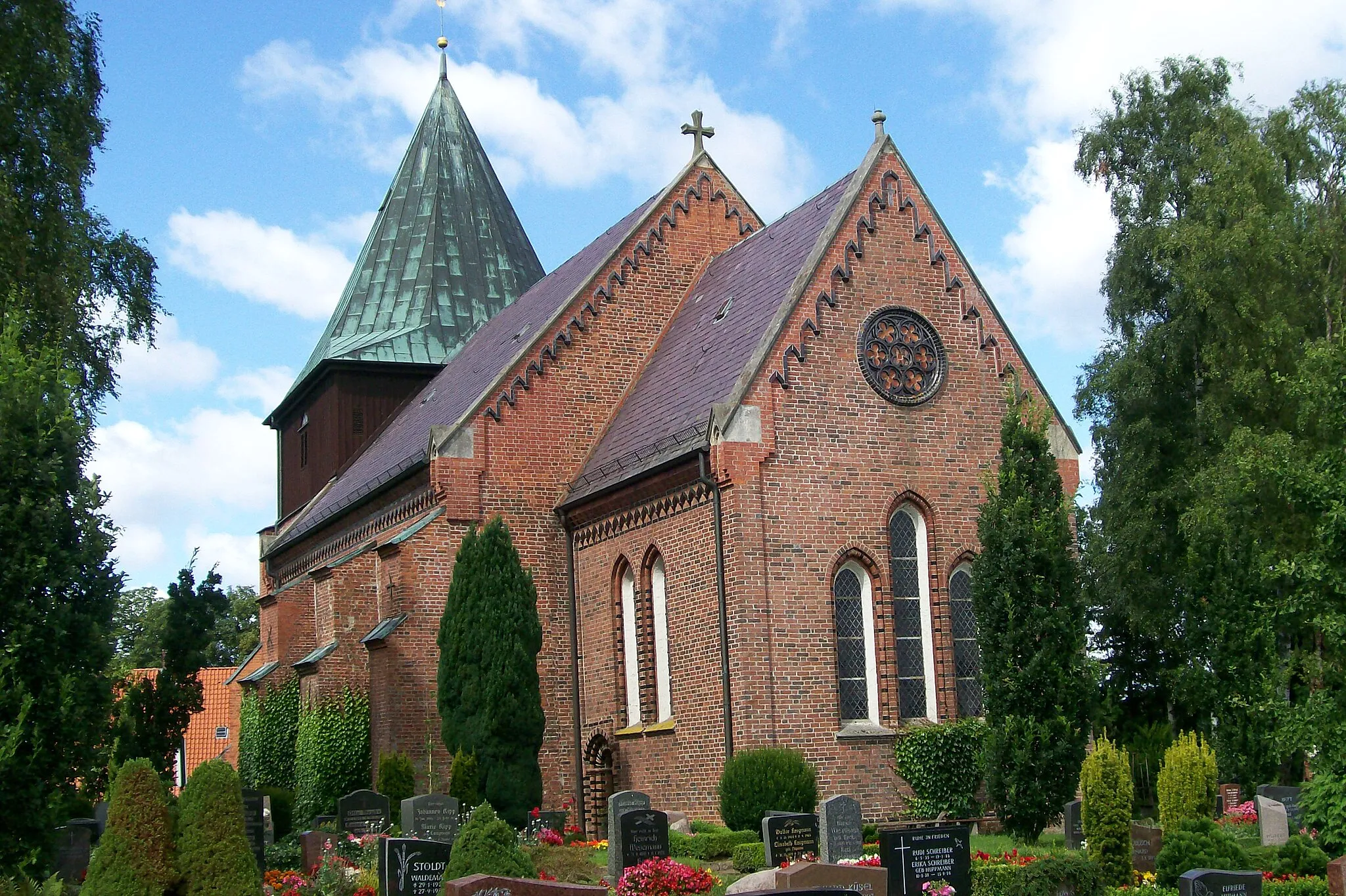 Photo showing: Brick-gothic de:St. Johanniskirche (Krummesse) from 1230 in Krummesse, a village in Schleswig-Holstein (Germany) which partly belongs to Lübeck, partly to Kreis Herzogtum Lauenburg