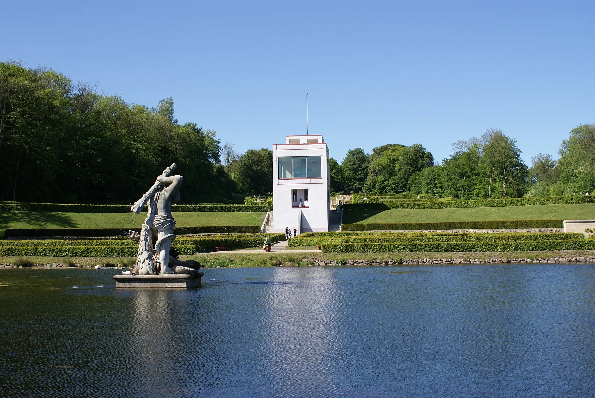 Photo showing: Schleswig, Schloss Gottorf, Neuwerkgarten, Herkulesteich und Globushaus