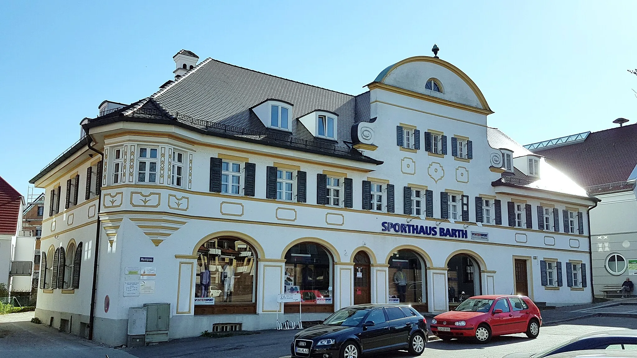 Photo showing: Markt Indersdorf,  Marktplatz 12, ehemaliger Gasthof,  jetzt Sporthaus