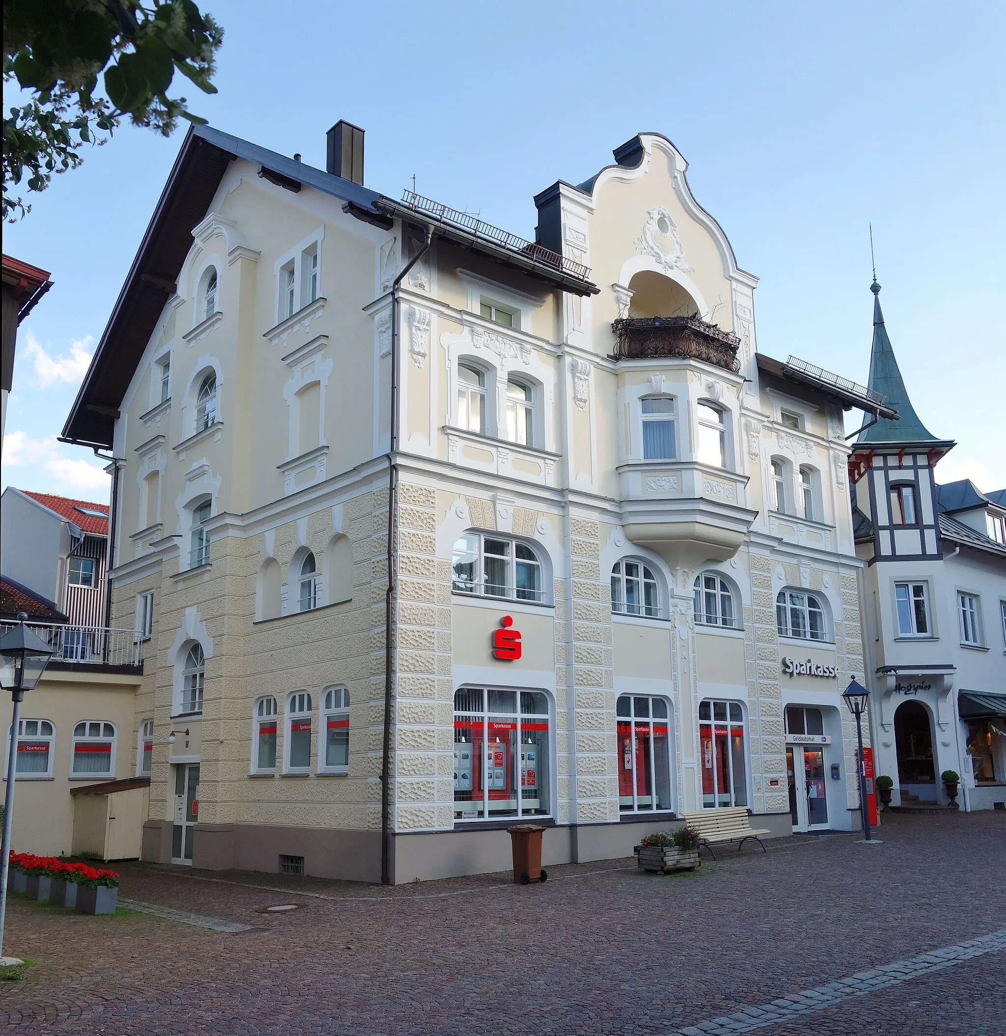 Photo showing: North-eastern view of the savings bank "Allgäu" in Oberstaufen , Oberstaufen municipality , Oberallgäu district, Bavaria state, Germany.