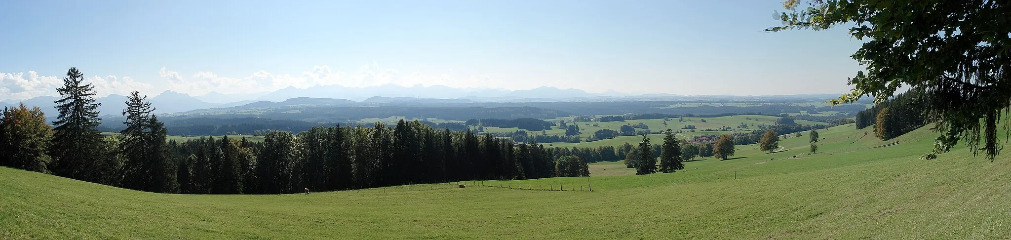 Photo showing: Blick von der Skihütte am Auerberg (Stötten) in Richtung Salchenried