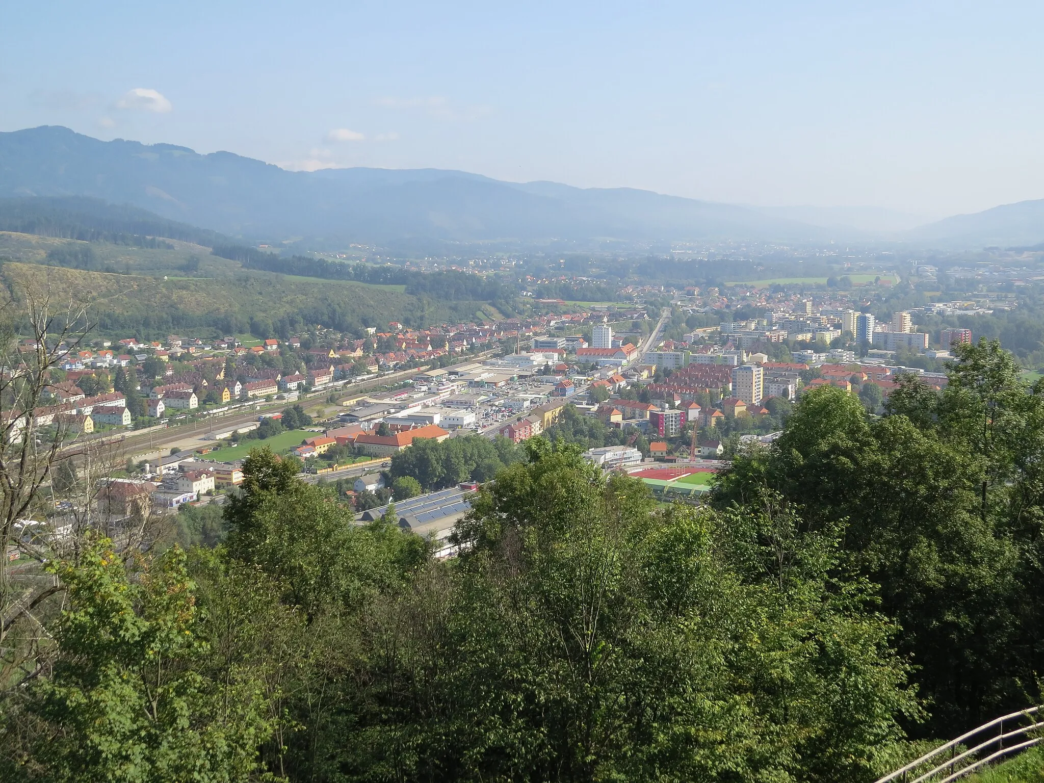 Photo showing: View from the castle Oberkapfenberg to Kapfenberg