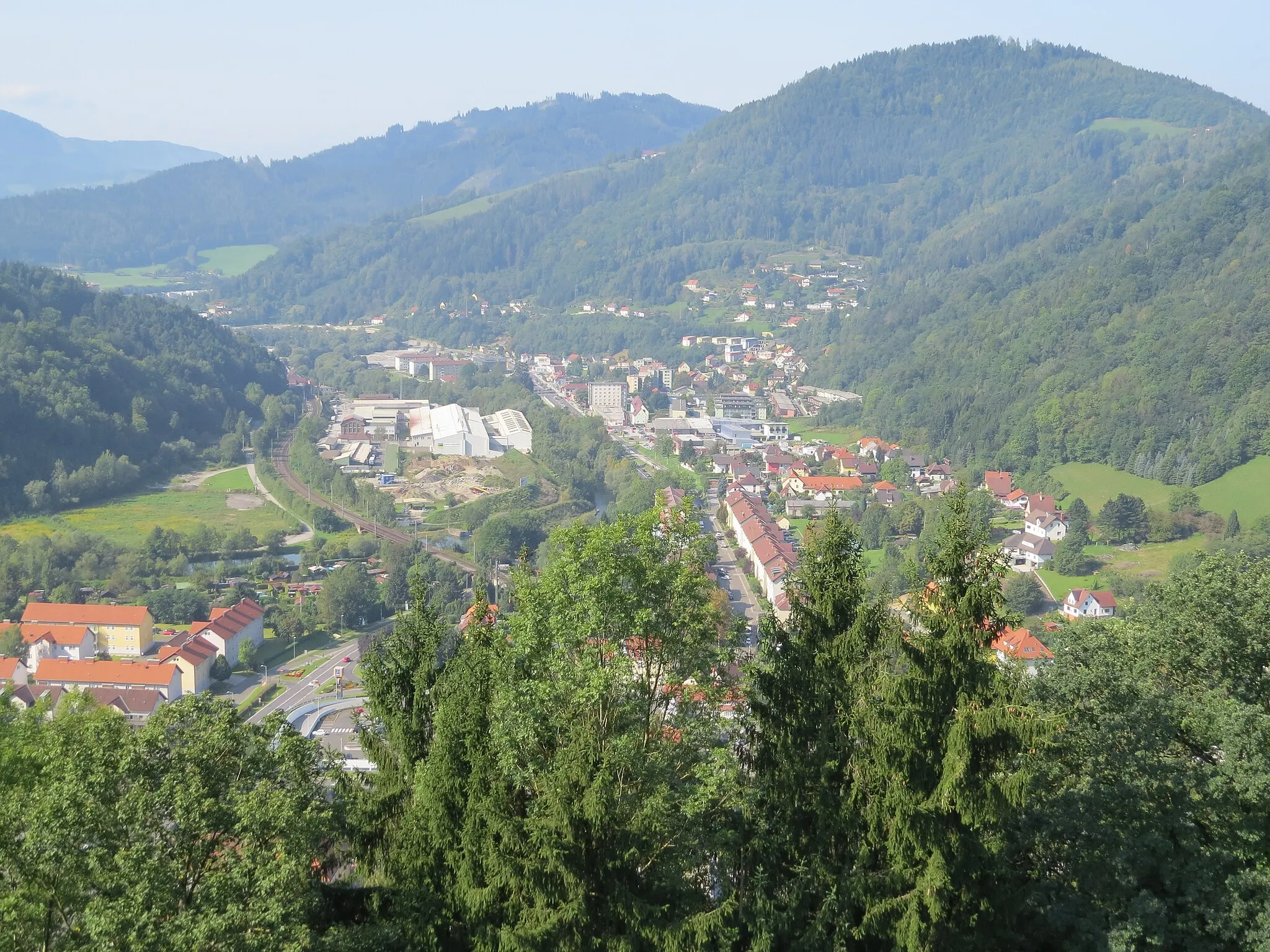 Photo showing: View from the castle Oberkapfenberg to Kapfenberg