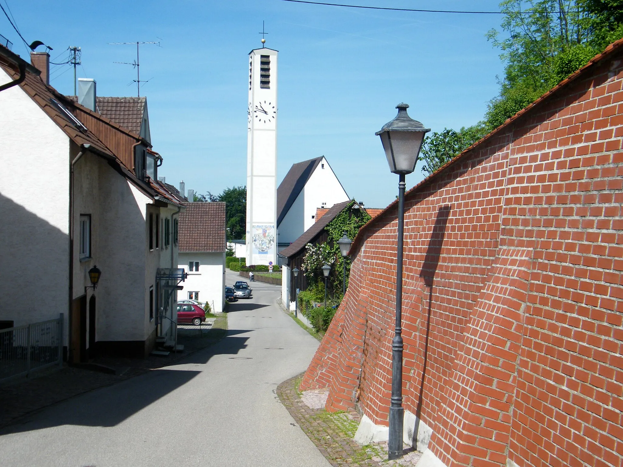 Photo showing: Blick zur neuen Kirche