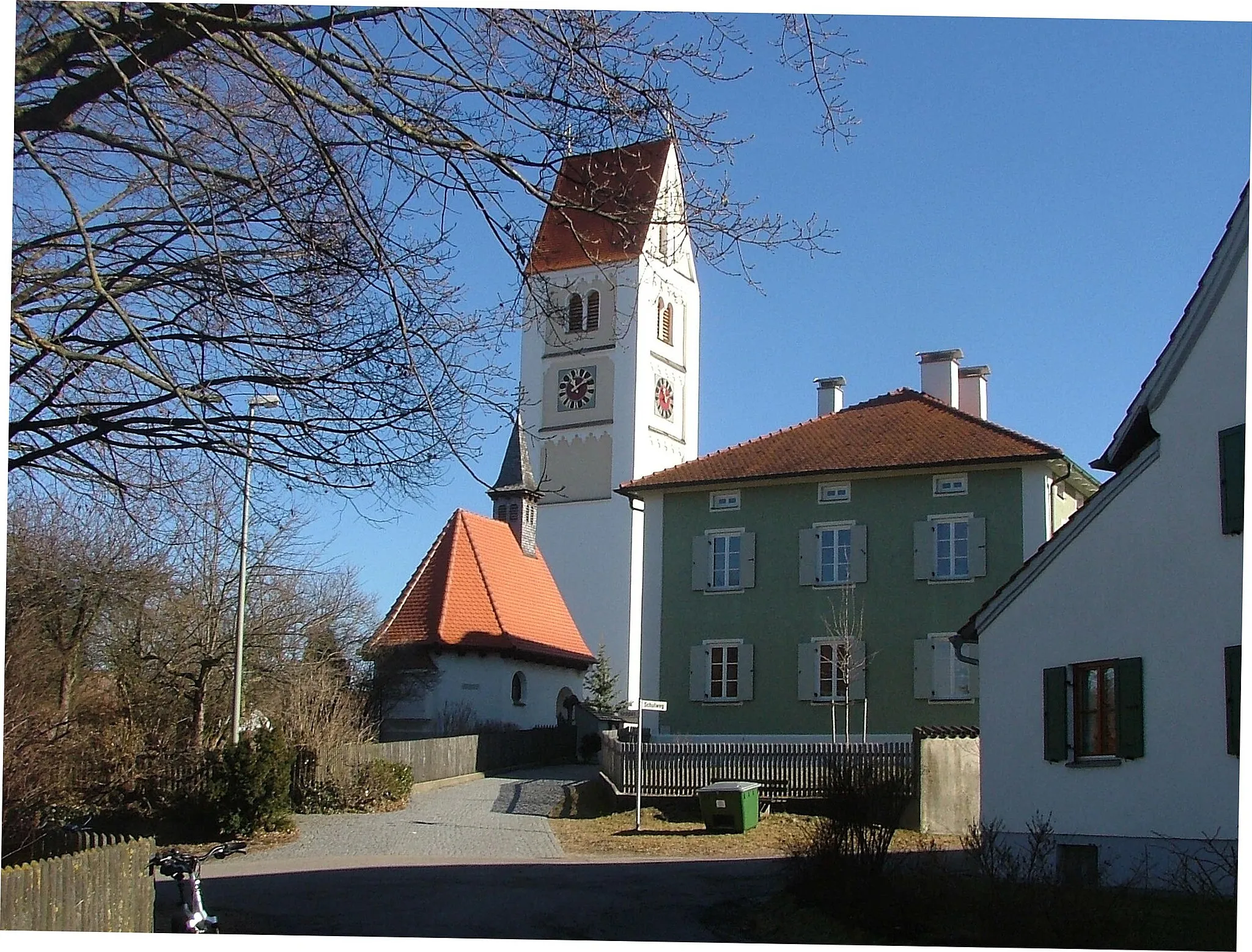 Photo showing: Kirche und Pfarrhof
