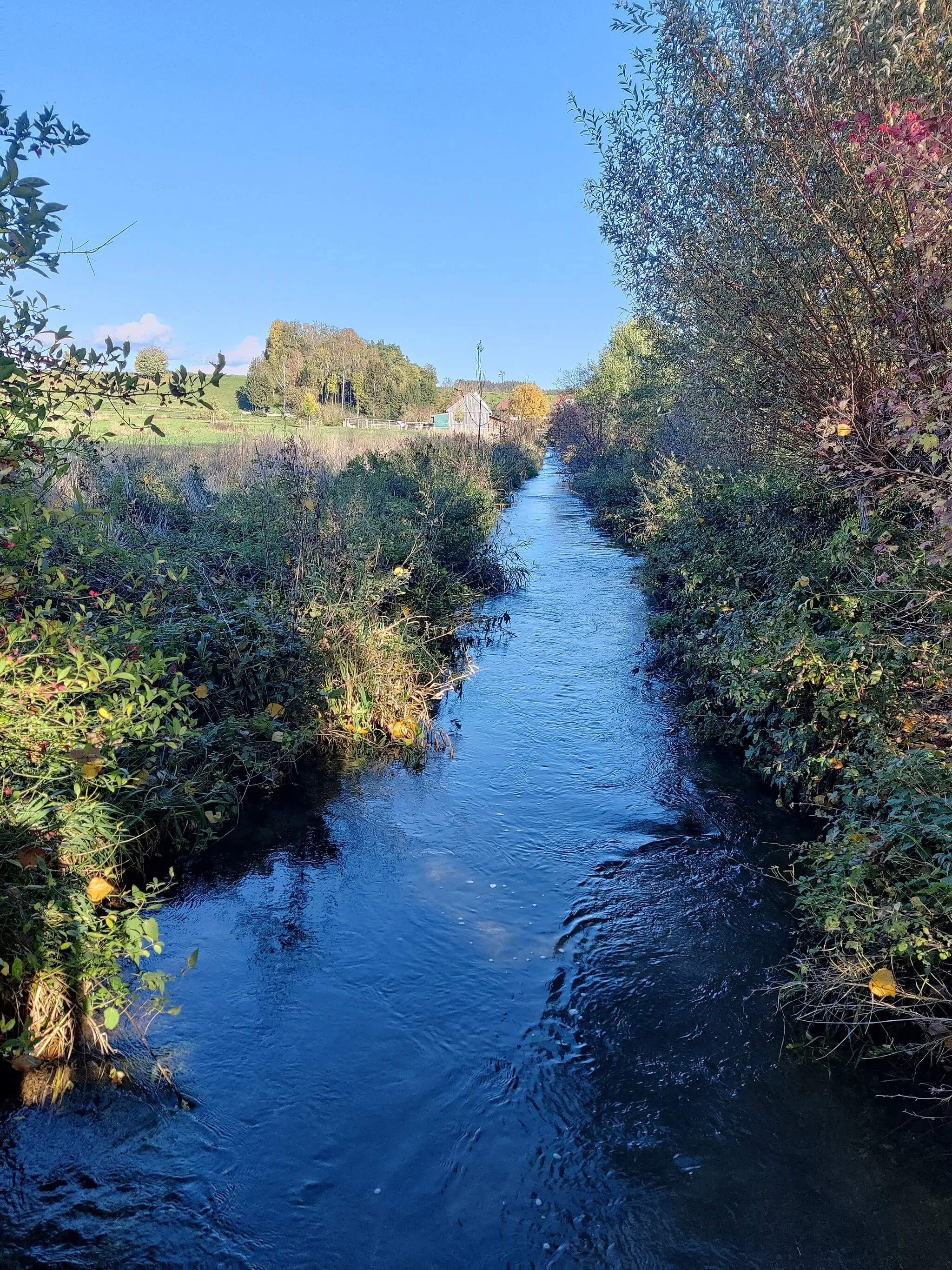 Photo showing: Hainbach bei Steinheim (Memmingen), Blickrichtung Kneippanlage