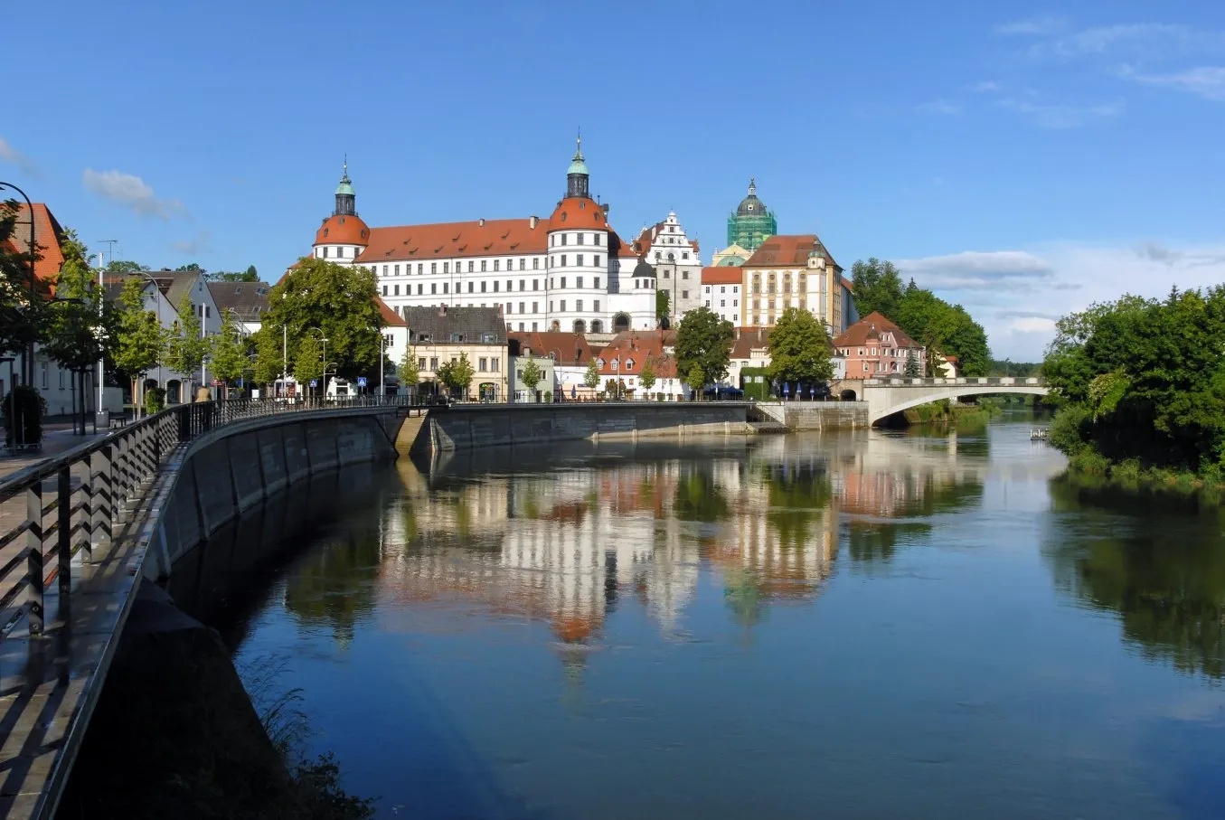 Photo showing: Neuburg an der Donau: Castle with River Donau