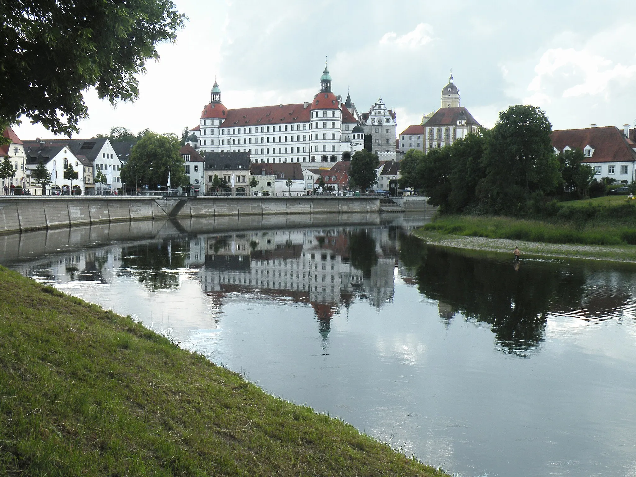 Photo showing: Neuburg_Castle_and_Donau