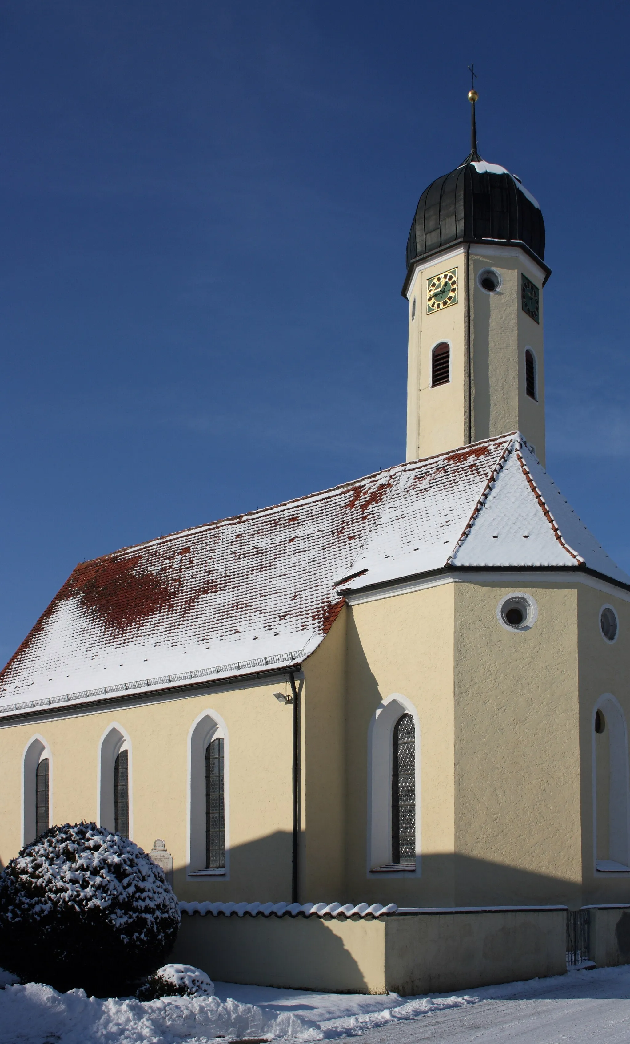 Photo showing: Katholische Pfarrkirche St. Michael in Oberbechingen, einem Ortsteil der Gemeinde Bachhagel im Landkreis Dillingen an der Donau (Bayern), Ansicht von Südosten