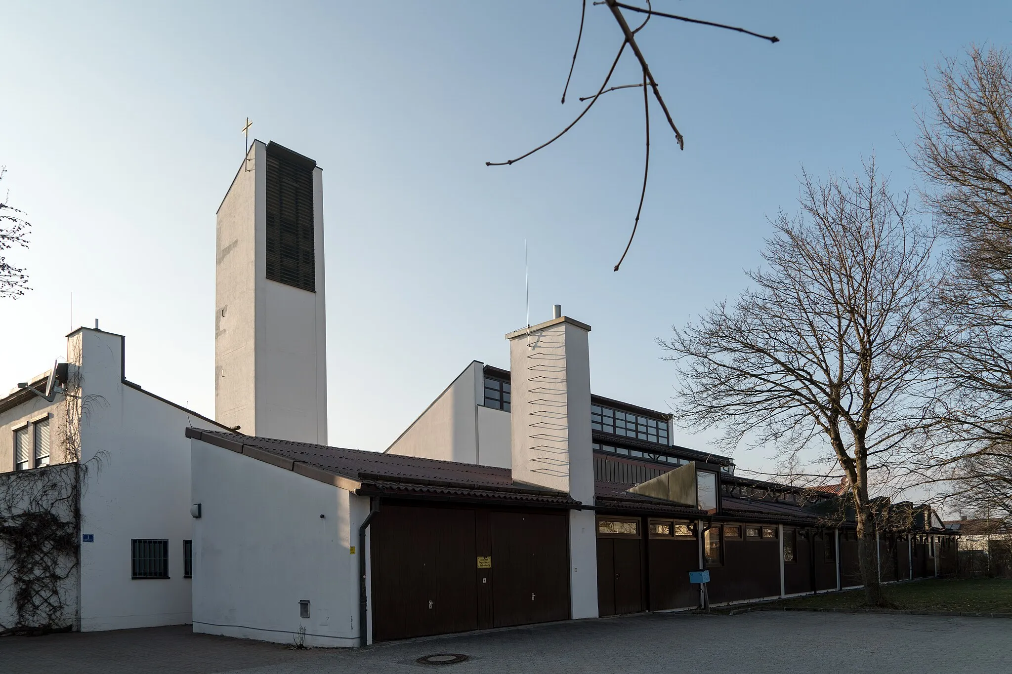 Photo showing: Friedberg (Wulfertshausen), Oberer Dorfweg 1, Kirchenzentrum St. Radegundis, Baudenkmal D-7-71-130-190