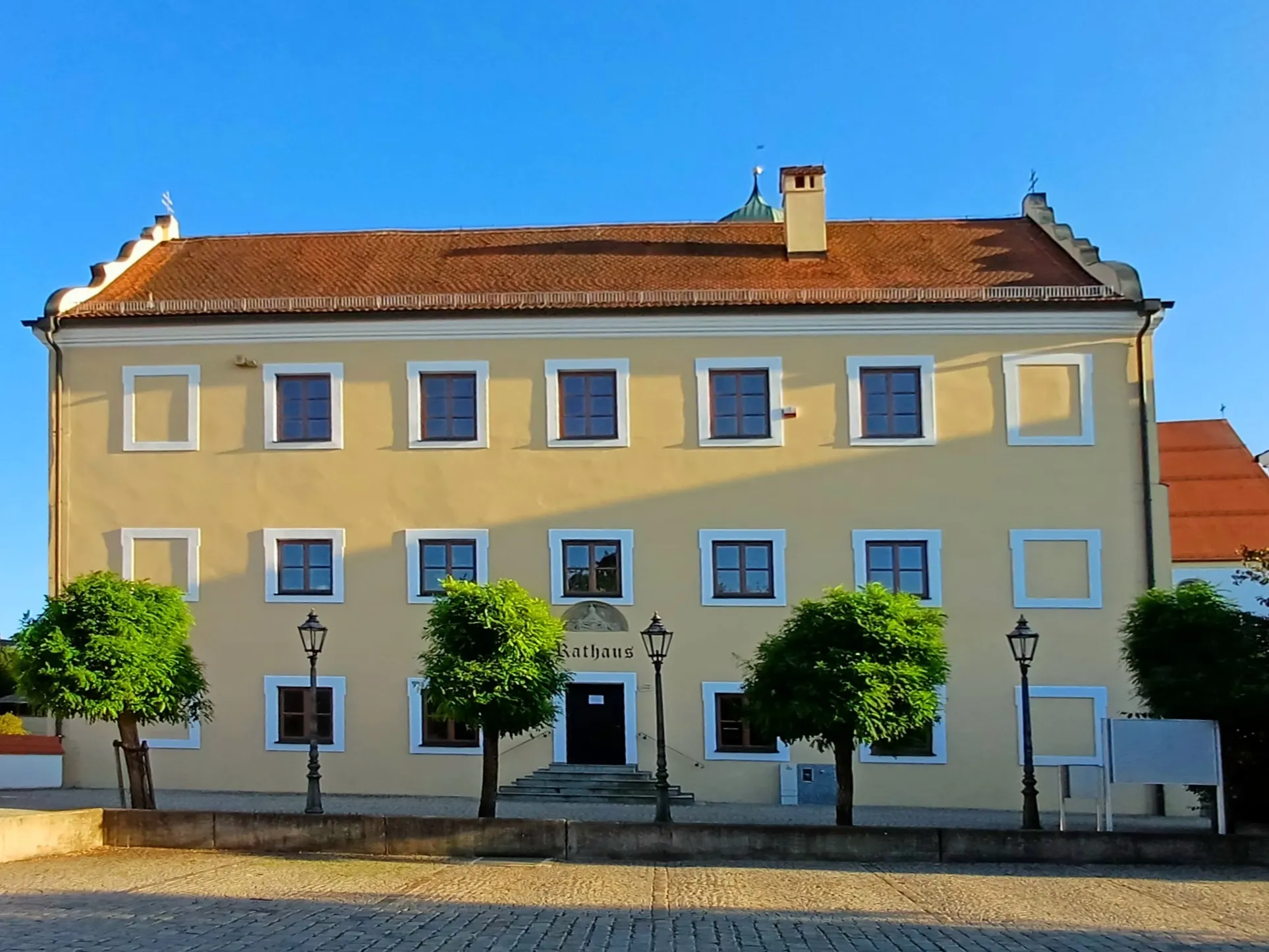 Photo showing: Rathaus Inchenhofen, Baudenkmal D-7-71-141-3