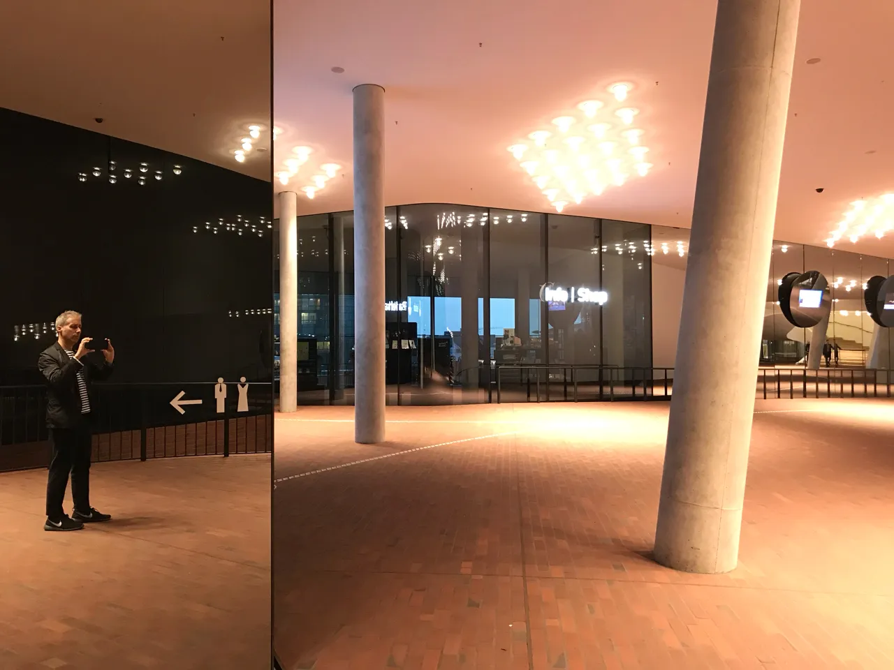 Photo showing: Martin Felsen of UrbanLab taking a selfie in Hamburg, Germany at the Elbphilharmonie Laeiszhalle