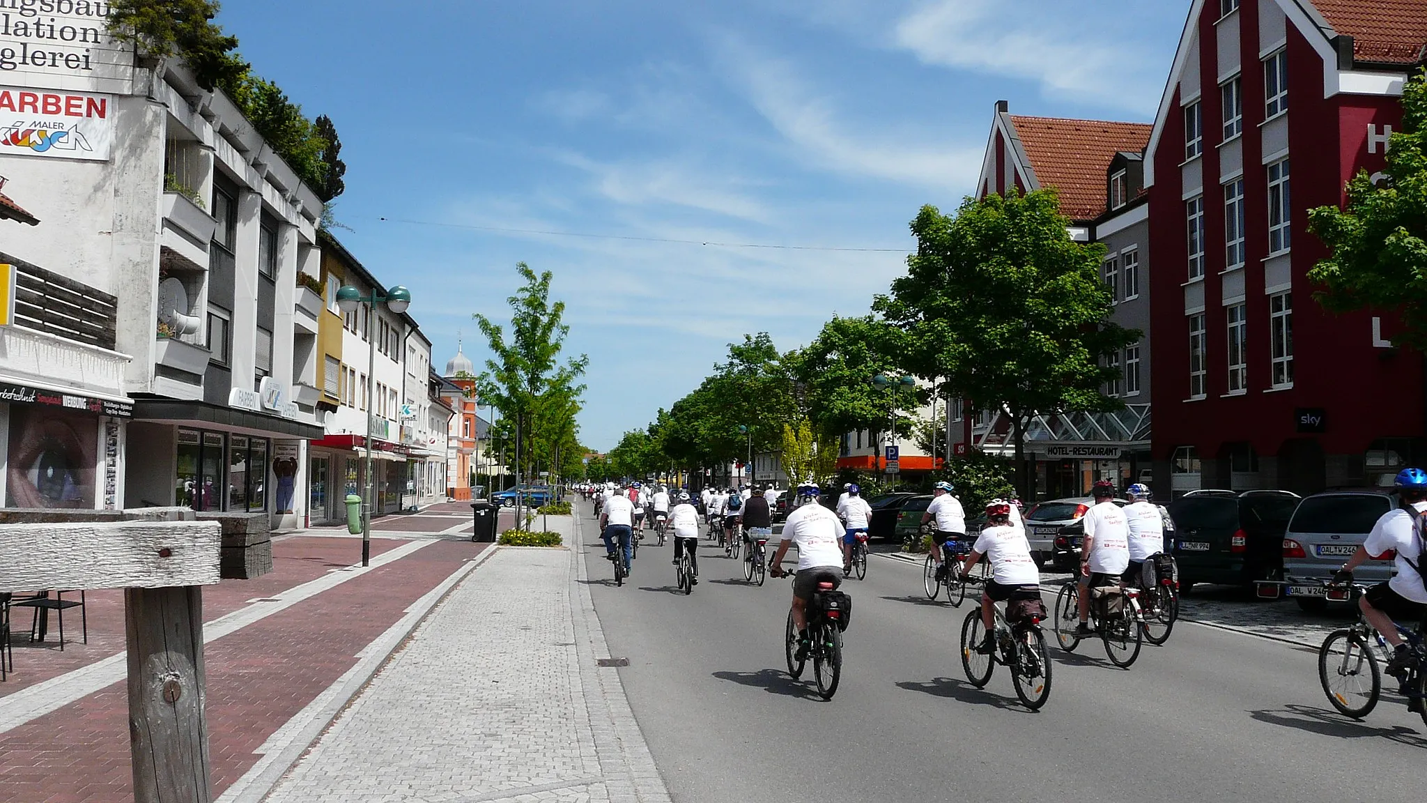 Photo showing: 6. Allgäuer Radltour, Zieleinfahrt Bahnhofstraße in Buchloe