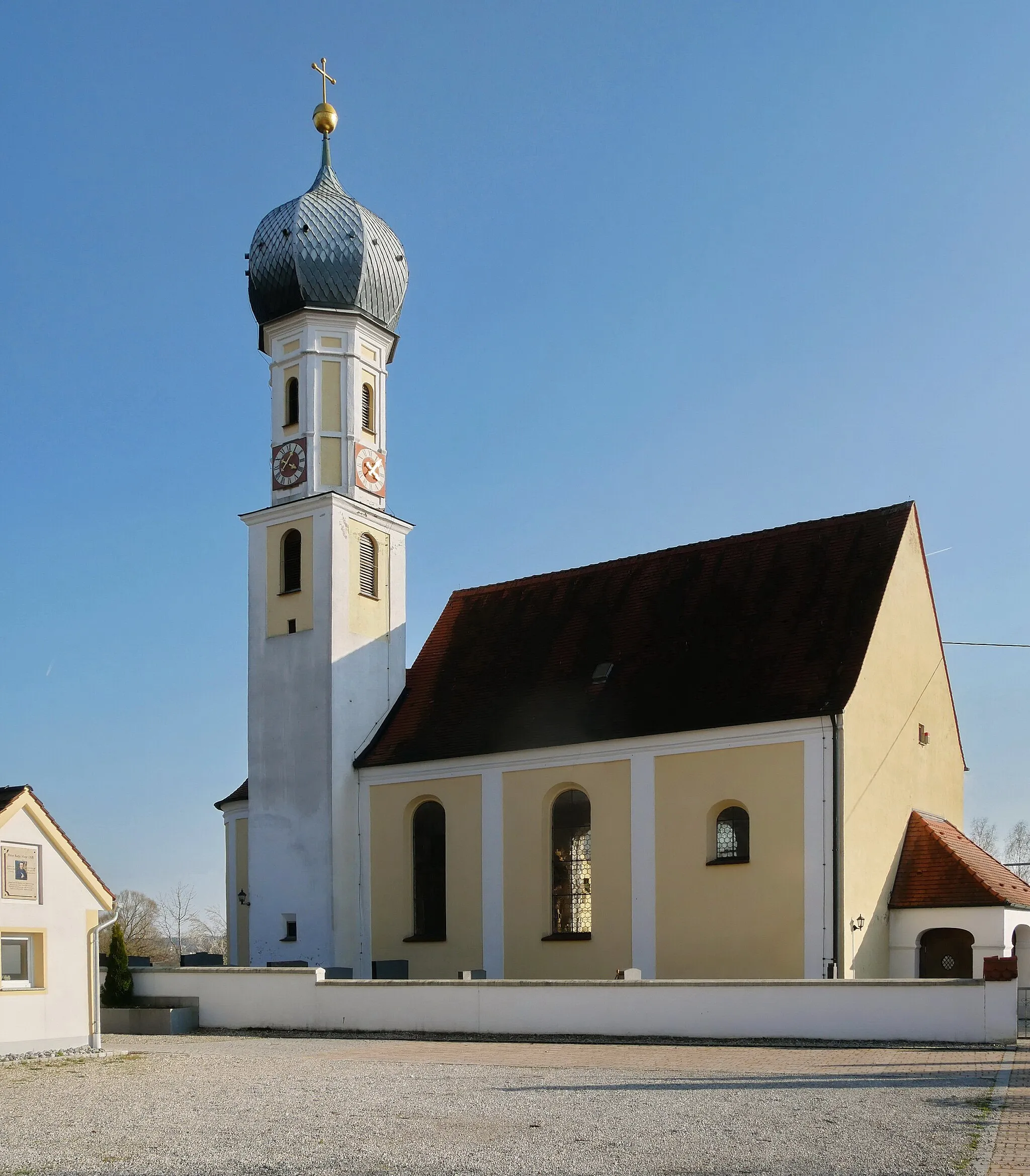 Photo showing: Dasing, Ortsteil Taiting, Marienstr. 7, Katholische Pfarrkirche Mariä Verkündigung. 
Ansicht von NW