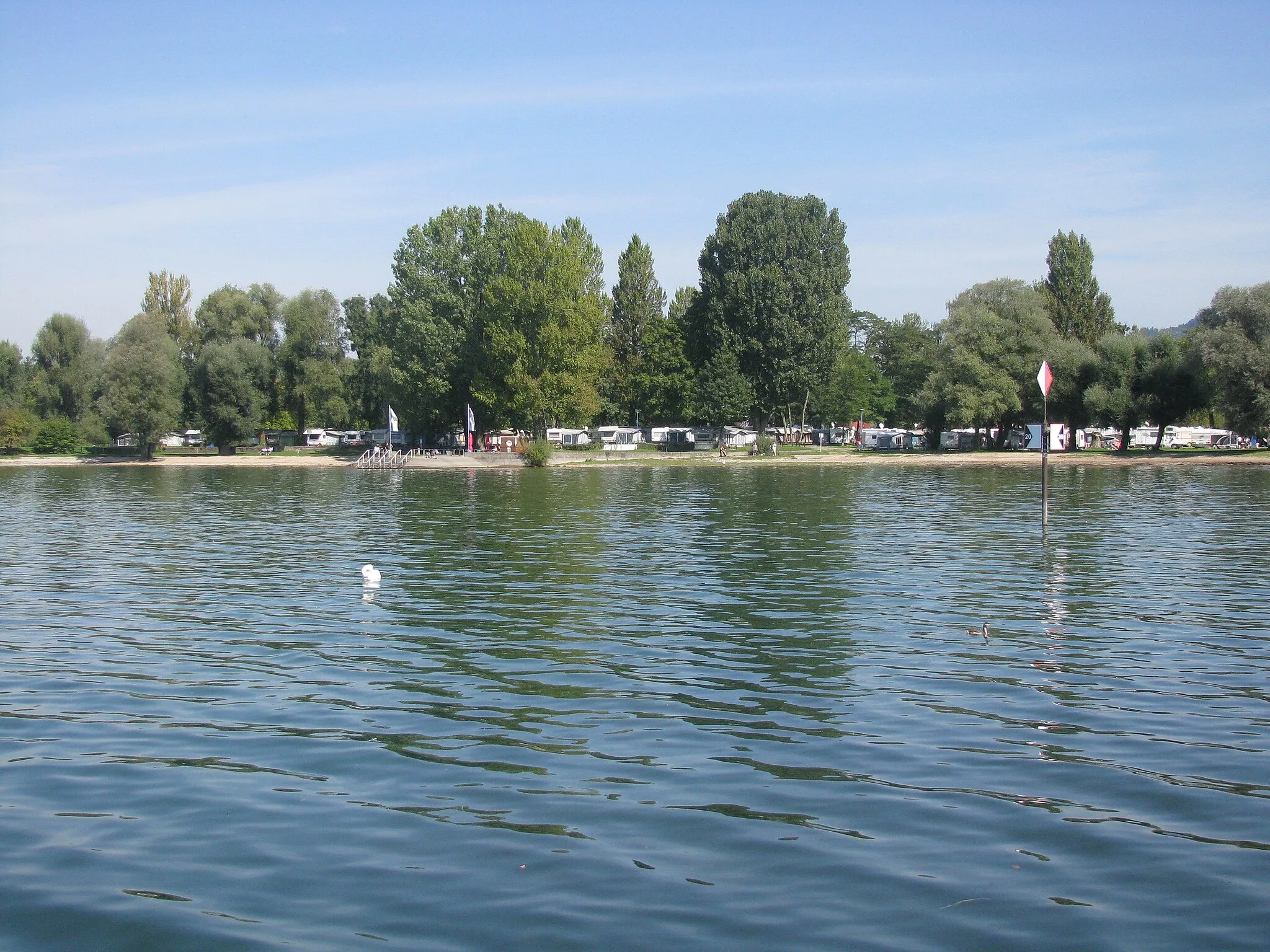Photo showing: Blick vom Sporthafen Lindau-Zech auf Park Camping