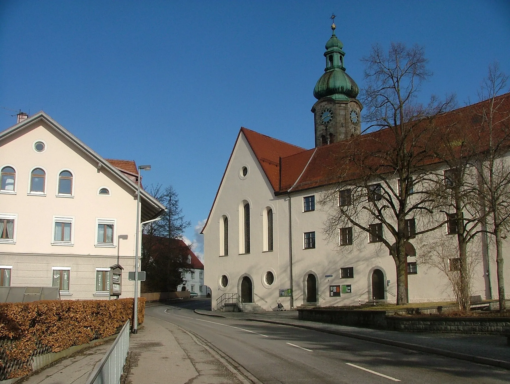 Photo showing: Kirche an der Straße