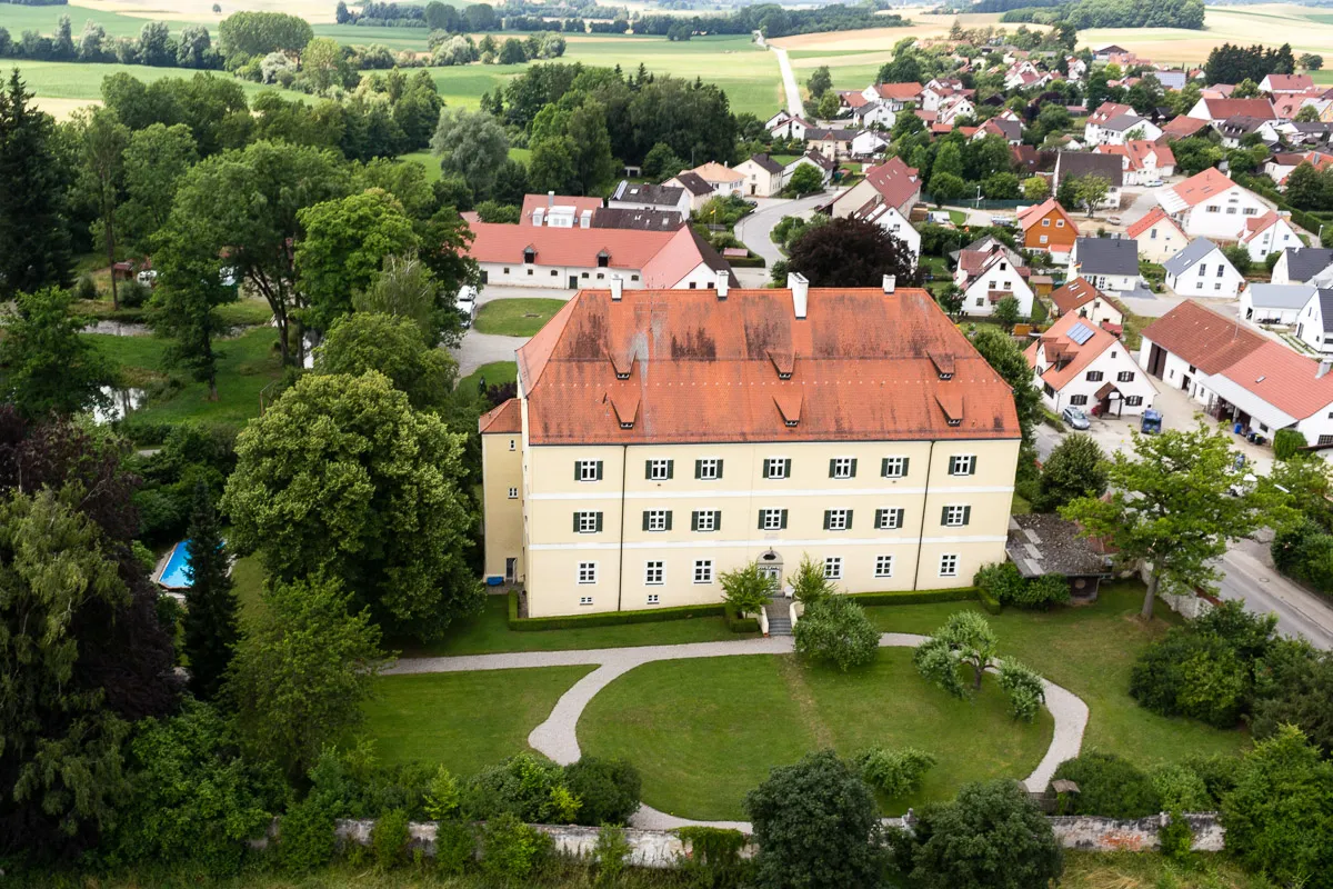 Photo showing: Schloss Unterweikertshofen