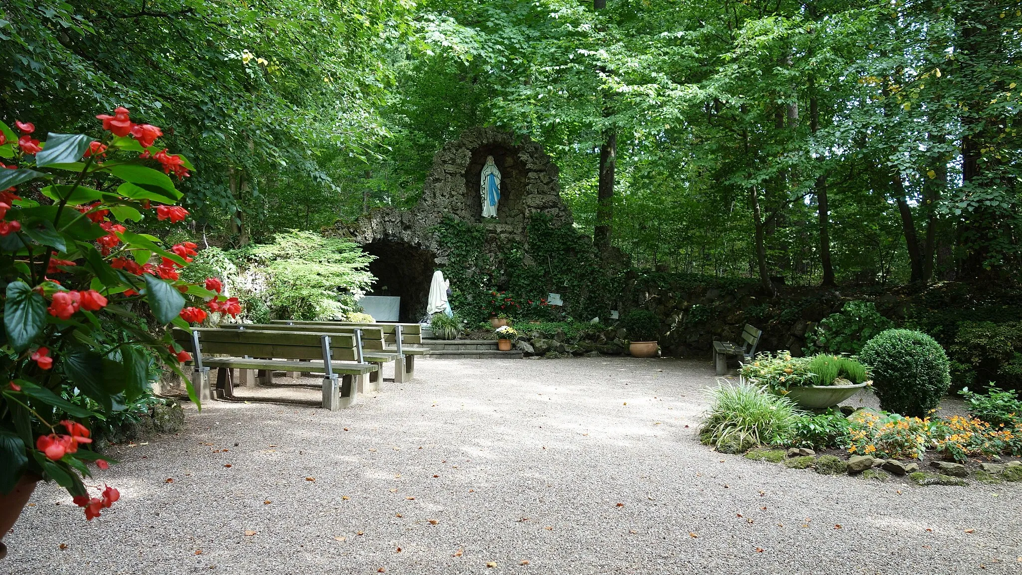 Photo showing: Die Mariengrotte (Lourdesgrotte) am Ortsrand von Marbach (Gemeinde Petersberg, Landkreis Fulda)