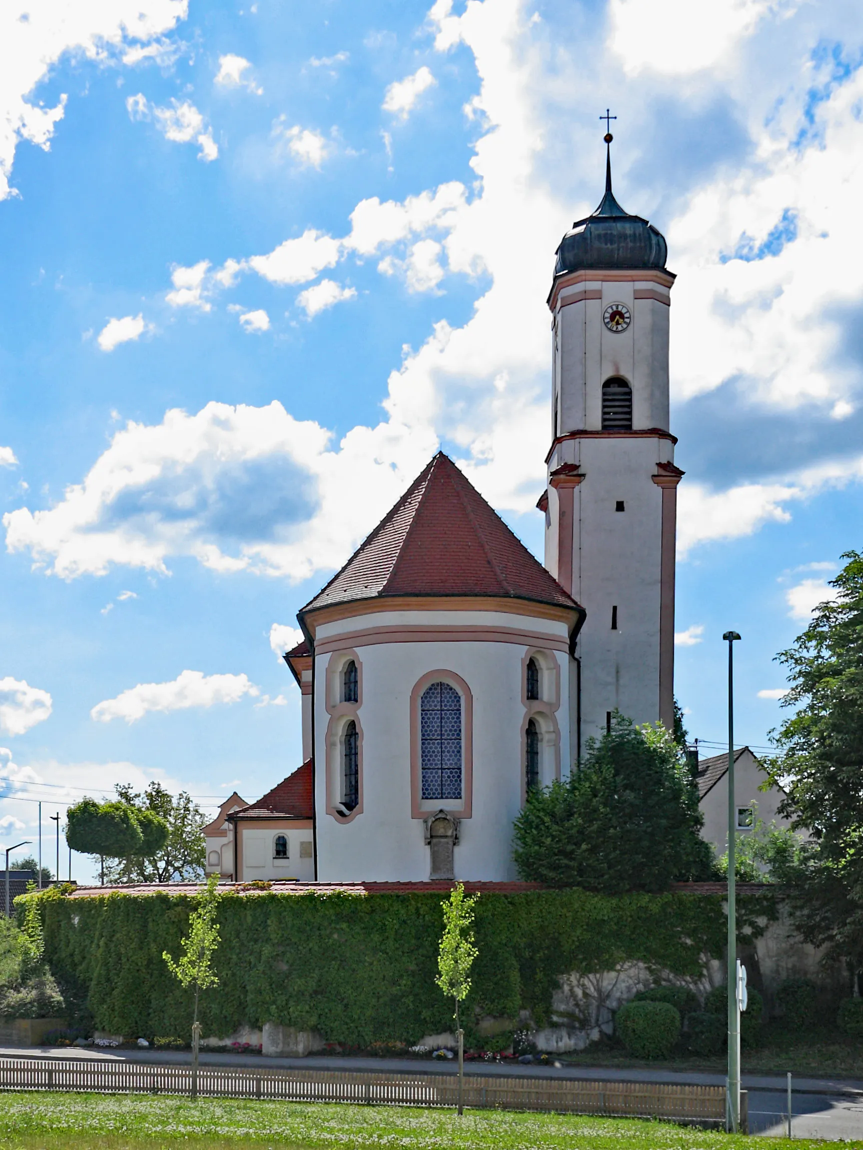 Photo showing: 1750/51 unter Verwendung wesentlicher Abschnitte der spätgotischen Vorgängerkirche von Joseph Dossenberger d.J. erbaut; Ansicht von Osten