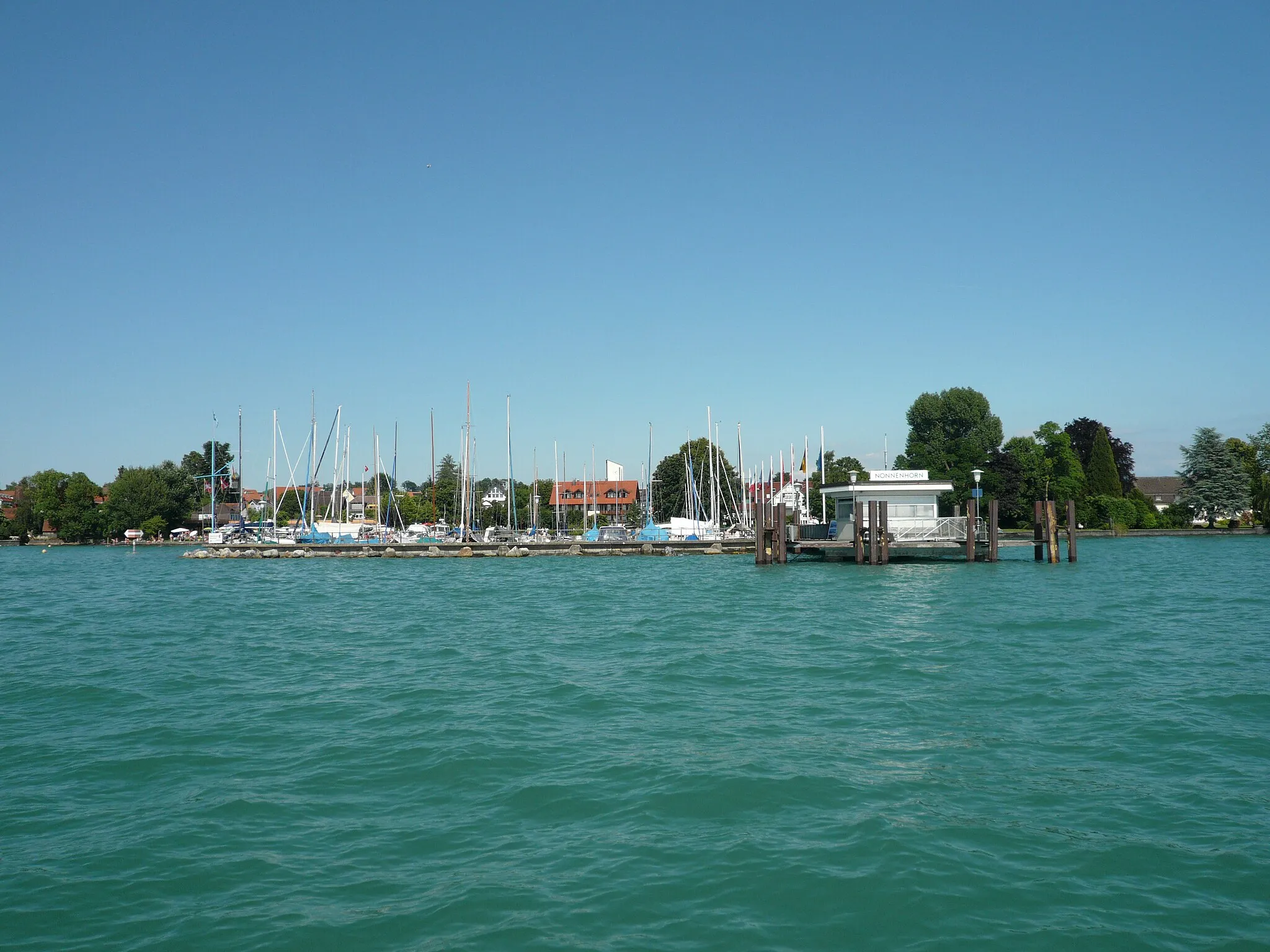 Photo showing: Nonnenhorn seen from Lake Constance