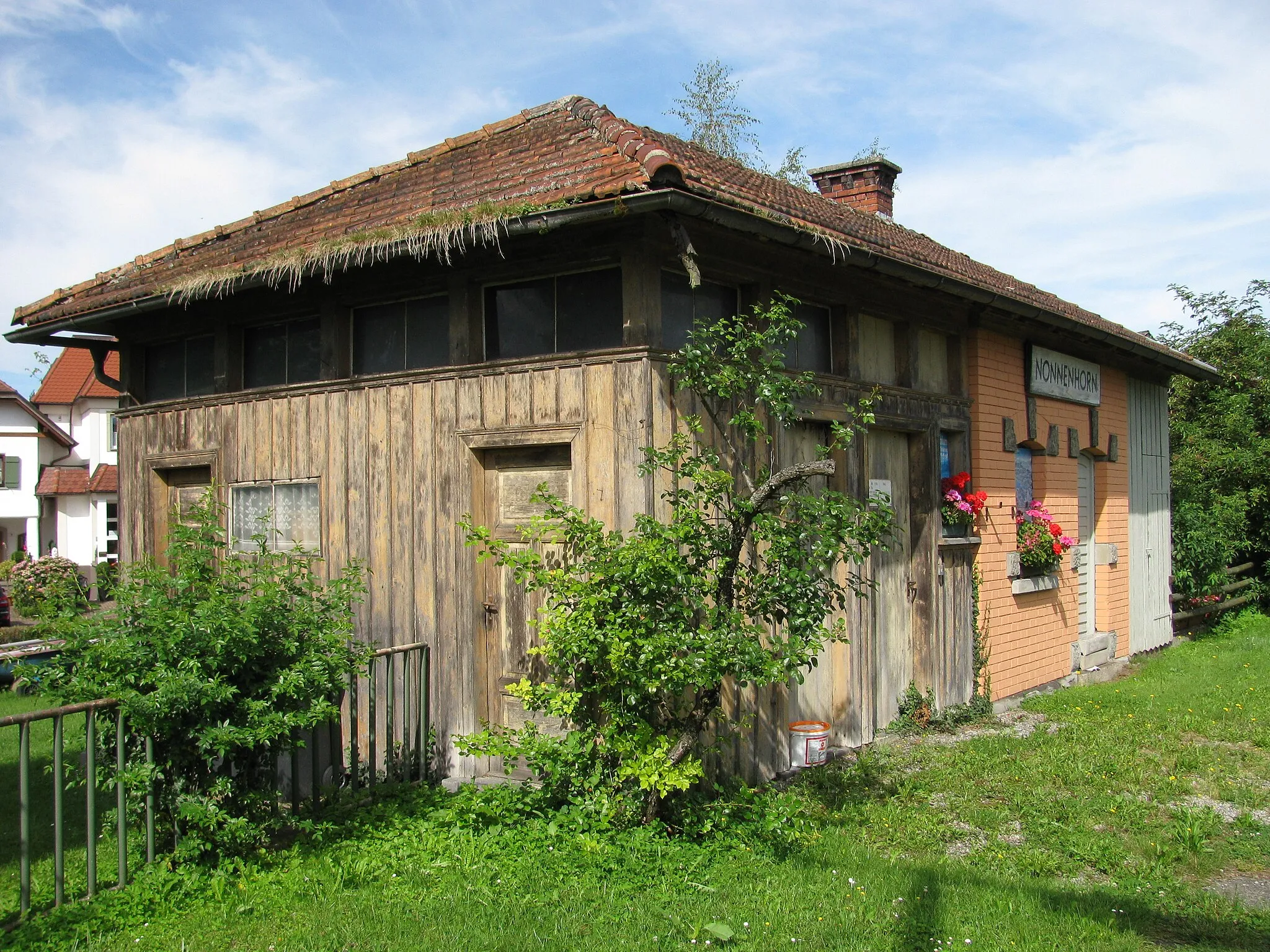 Photo showing: Germany - Bavaria - Lindau (district) - Nonnenhorn: station, old storage shed