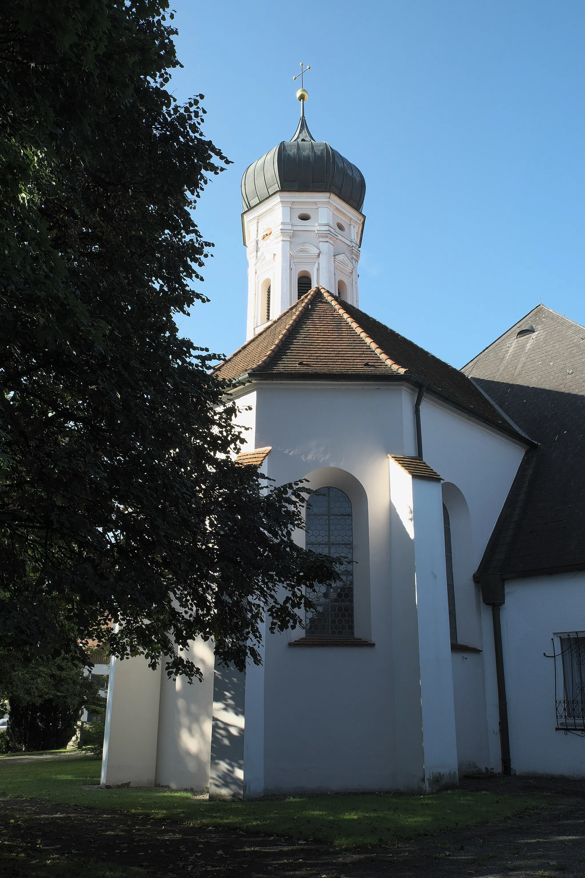 Photo showing: Katholische Pfarrkirche St. Johannes der Täufer und Johannes Evangelist in Holzhausen bei Buchloe (Igling) im Landkreis Landsberg am Lech (Bayern/Deutschland)