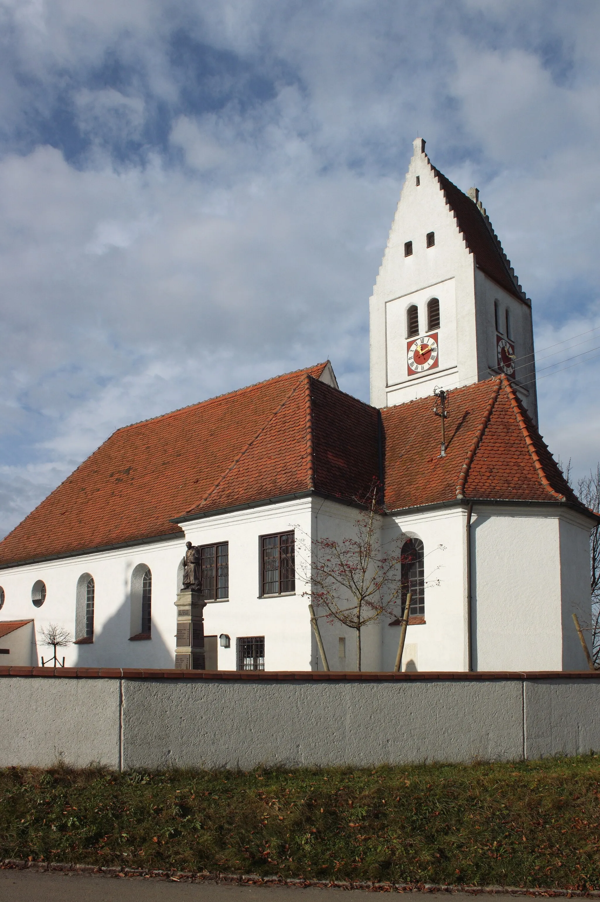 Photo showing: Katholische Pfarrkirche St. Peter und Paul in Hafenhofen, einem Ortsteil von Haldenwang im Landkreis Günzburg (Bayern), Ansicht von Südosten