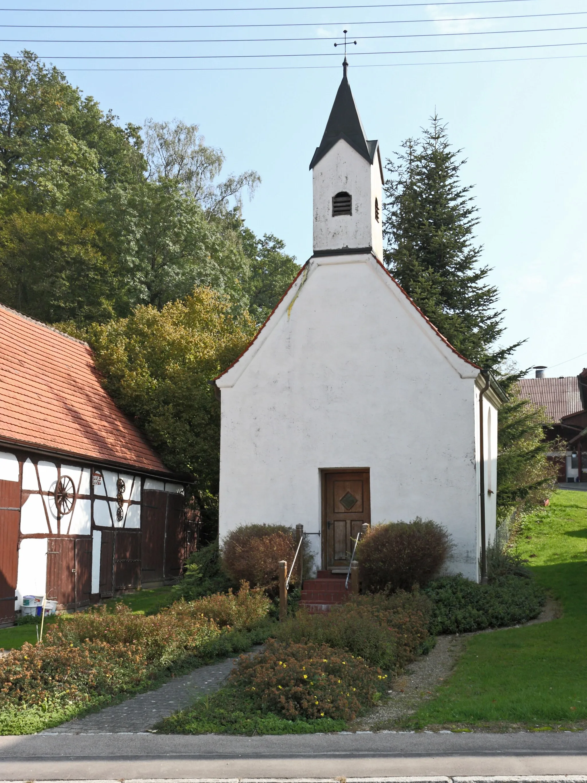 Photo showing: Kapelle St. Antonius Eremita, die sog. Schlosskapelle, in der 1. Hälfte des 18. Jh. am Fuß des Schlossberges errichtet, Giebelreiter 19. Jh.; Ansicht von Westen