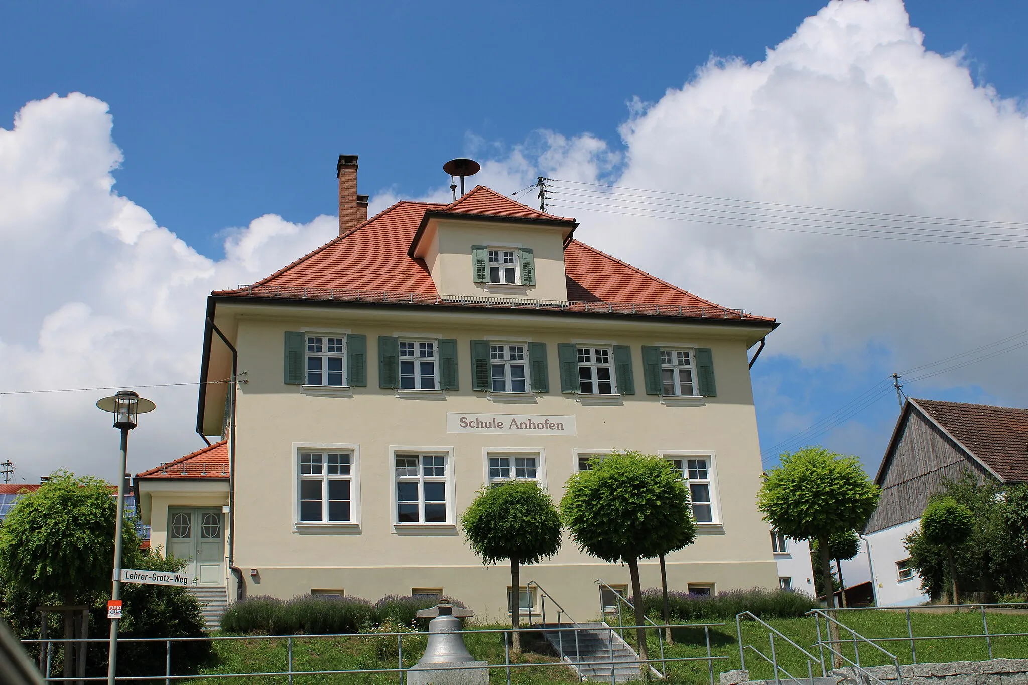 Photo showing: Schule Anhofen