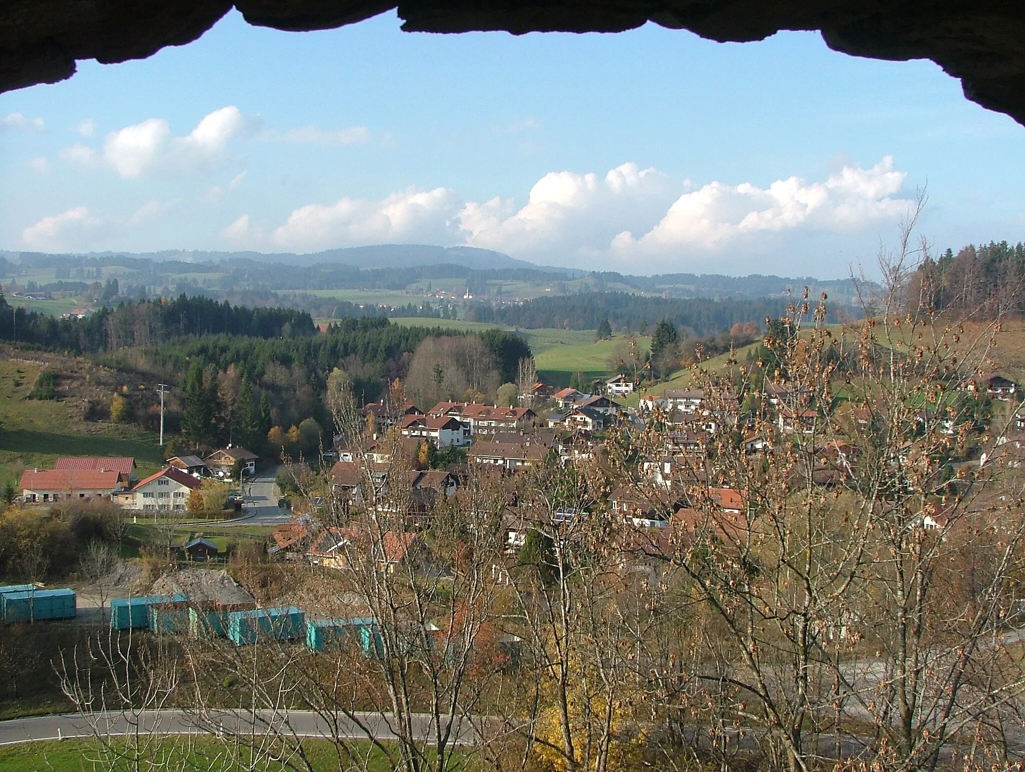 Photo showing: Blick aus dem Burgfenster nach Akams