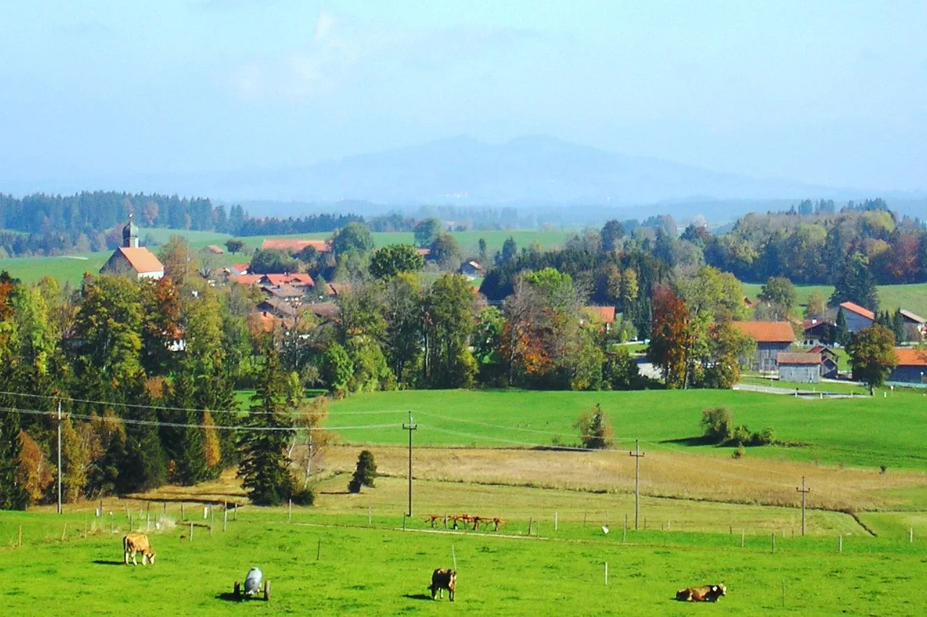 Photo showing: Rückholz bei Nesselwang im Allgäu, von Hollen aus gesehen.
(Herbst 2007)