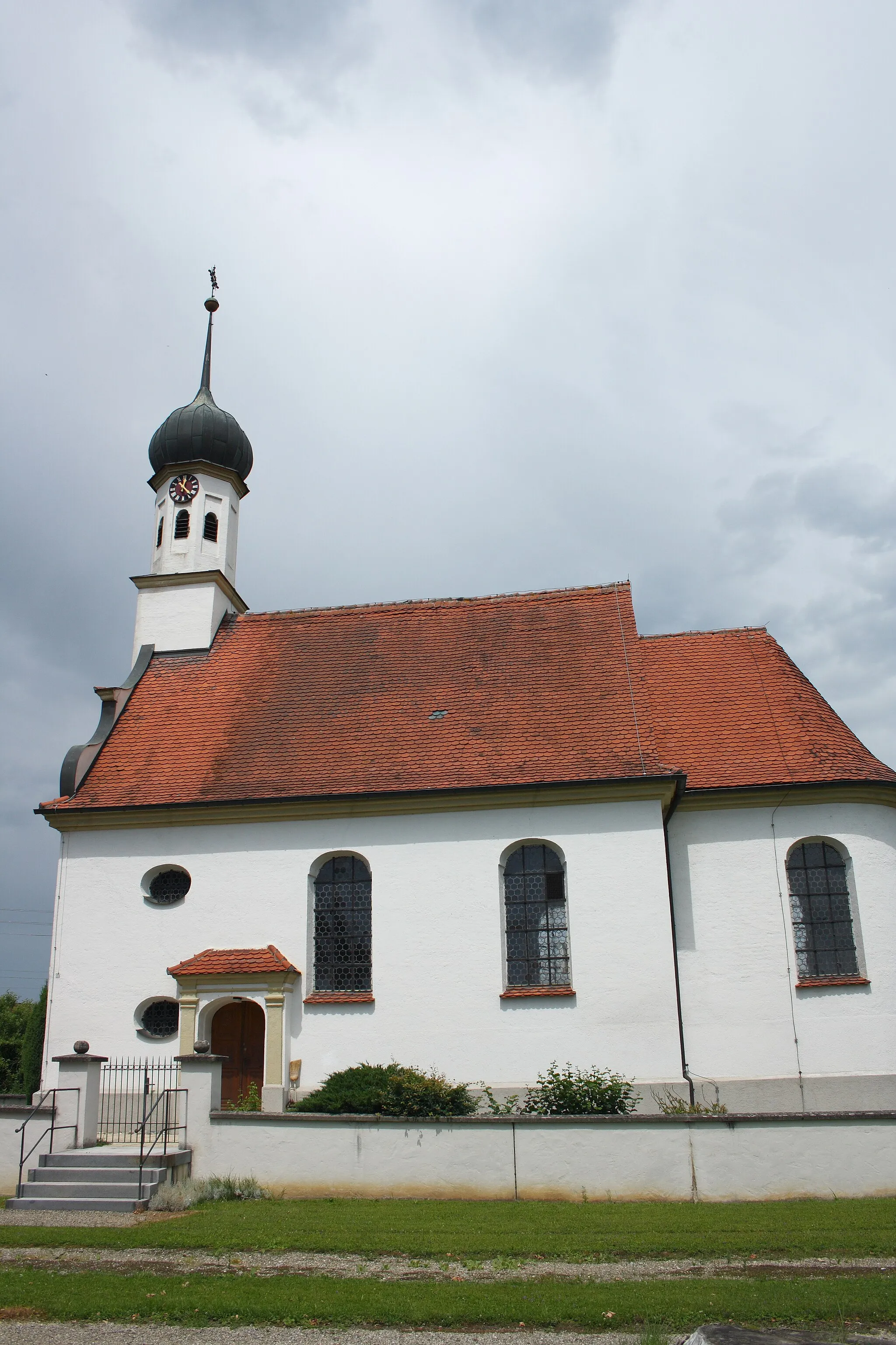 Photo showing: Katholische Kirche St. Oswald in Glöttweng, einem Ortsteil von Landensberg im Landkreis Günzburg (Bayern)