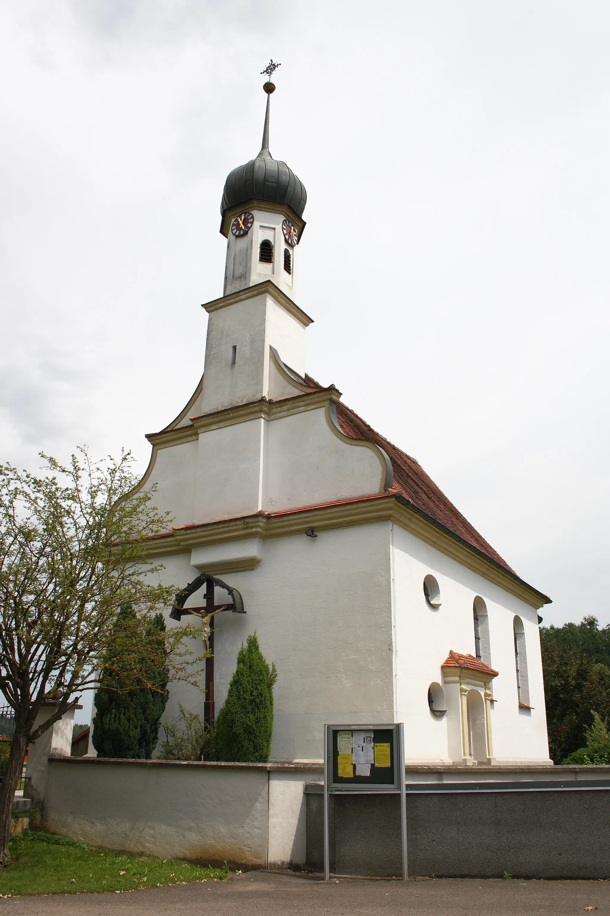 Photo showing: Katholische Kirche St. Oswald in Glöttweng, einem Ortsteil von Landensberg im Landkreis Günzburg (Bayern)
