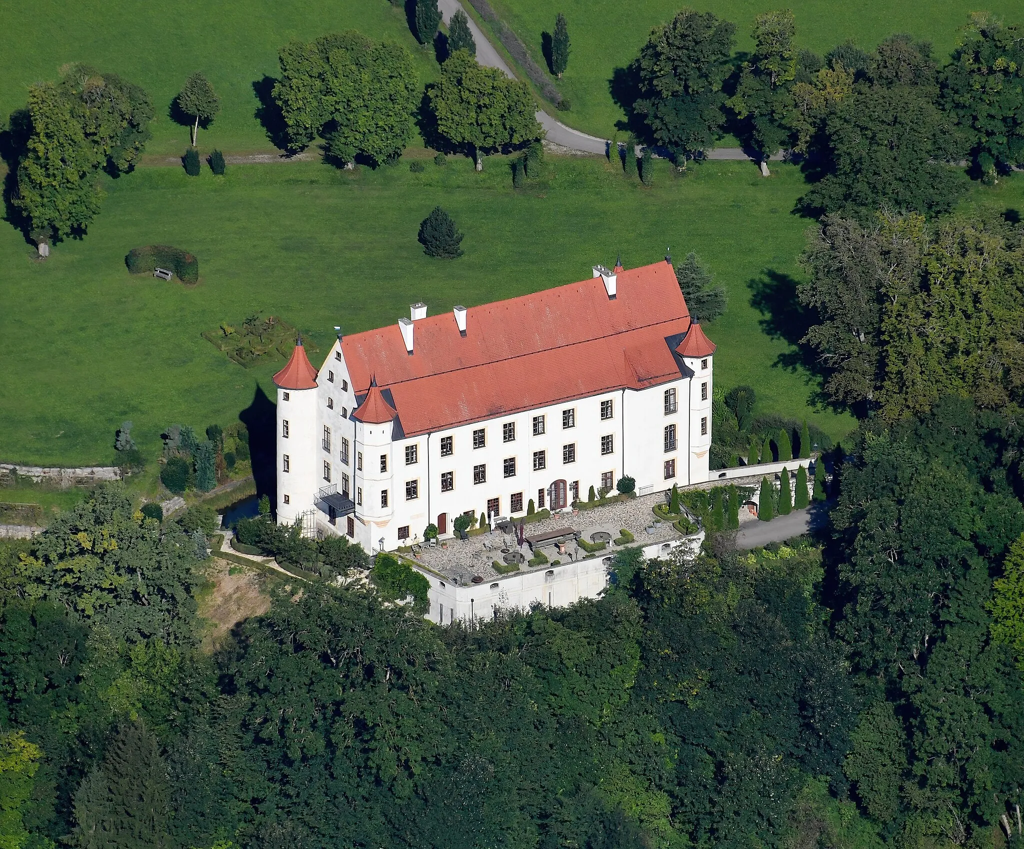 Photo showing: Aerial image of the Schloss Unterdießen (view from the southeast)