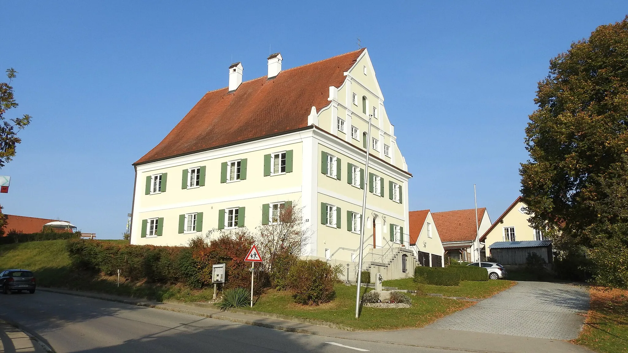 Photo showing: Pfarrhof in Adelzhausen