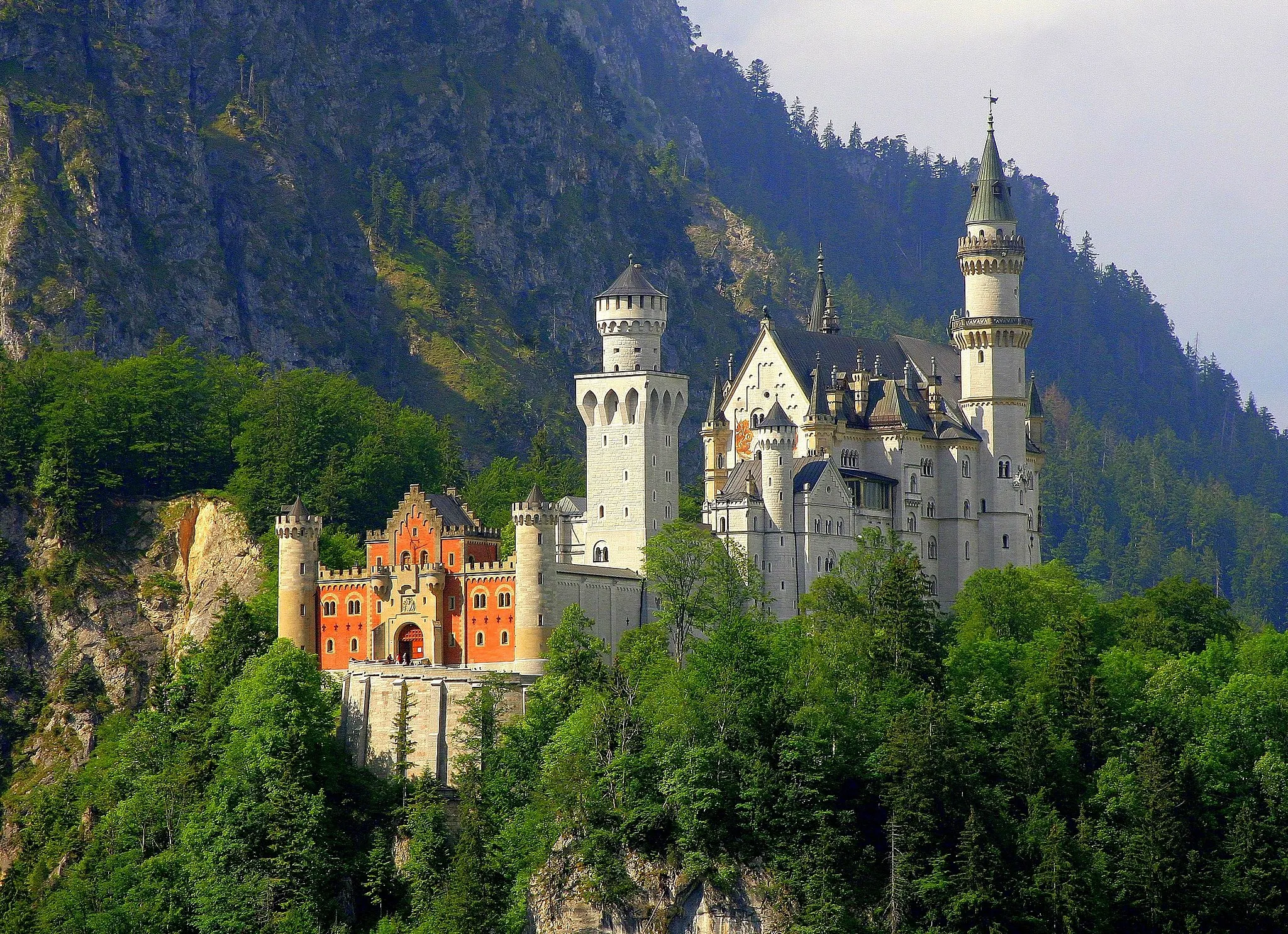Photo showing: Neuschwanstein Castle is a famous German castle in Schwangau, Bavaria, built by King Ludwig II of Bavaria