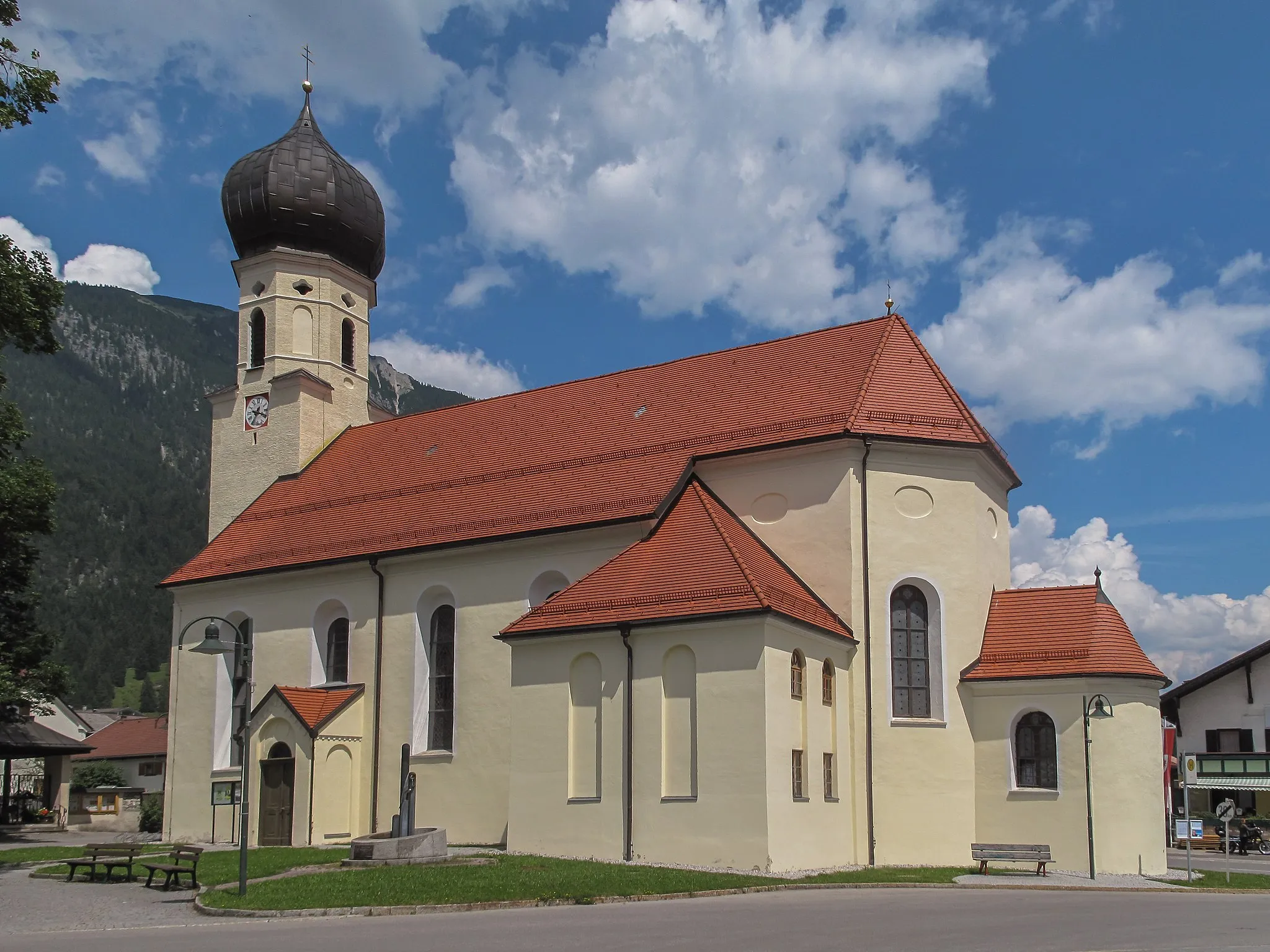Photo showing: Weissenbach am Lech, church: katholische Pfarrkirche heilige Sebastian
