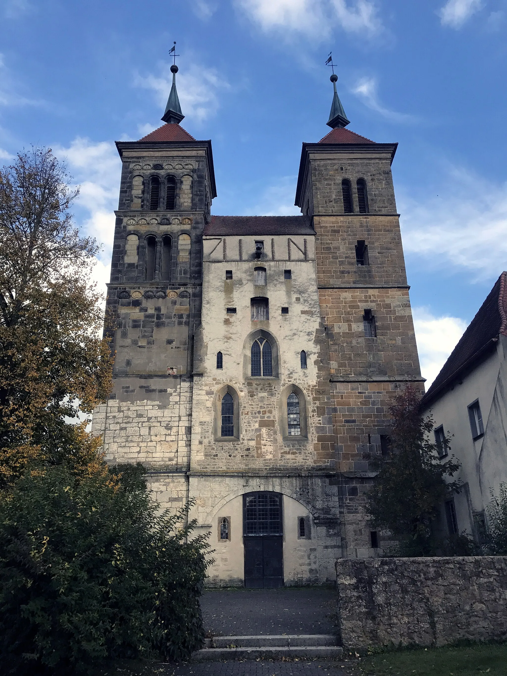 Photo showing: Westfassade von St. Maria und Godehard in D-86736 Auhausen