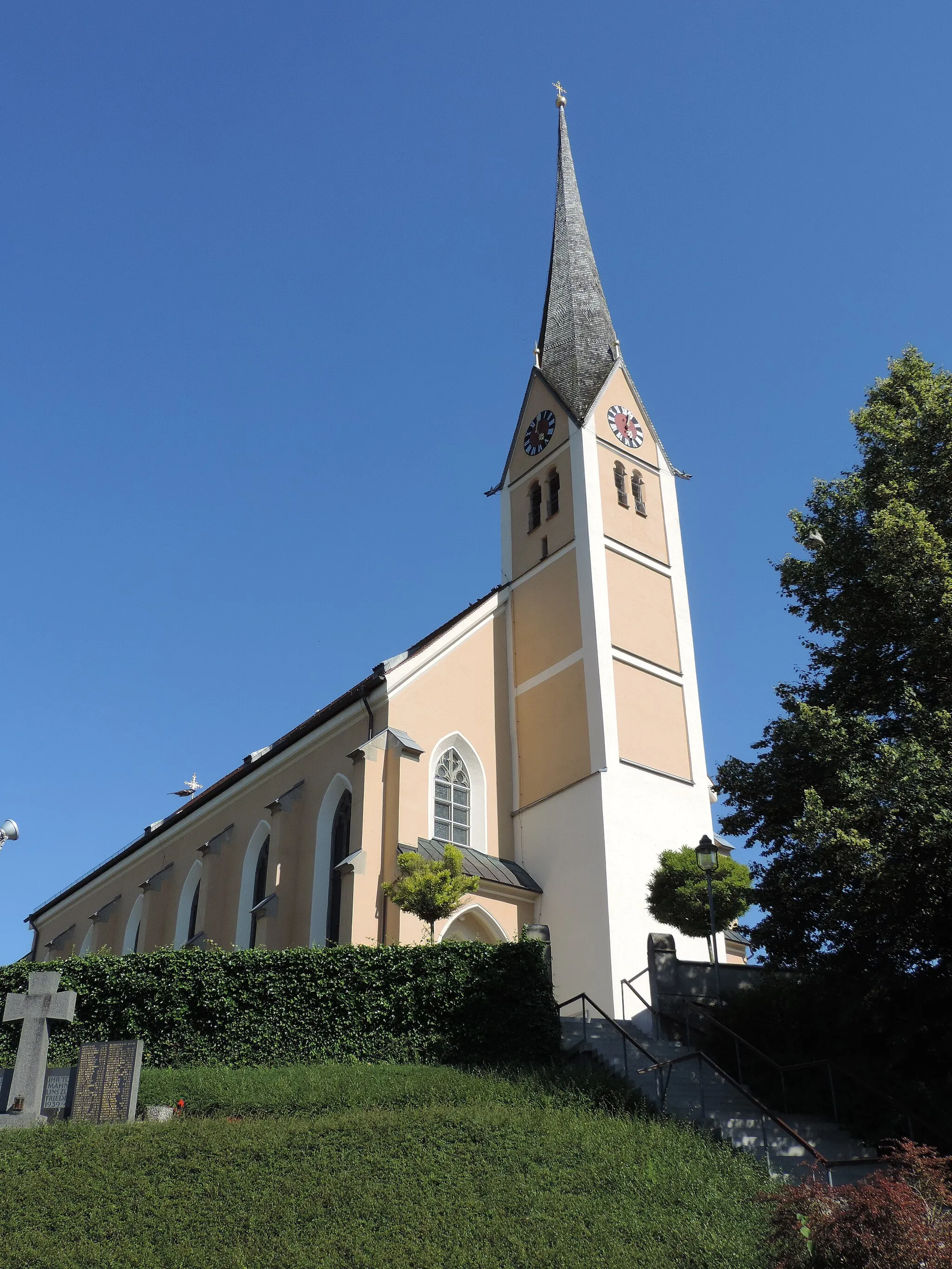 Photo showing: Pfarrkirche St. Martin in Aindling, Außenansicht
