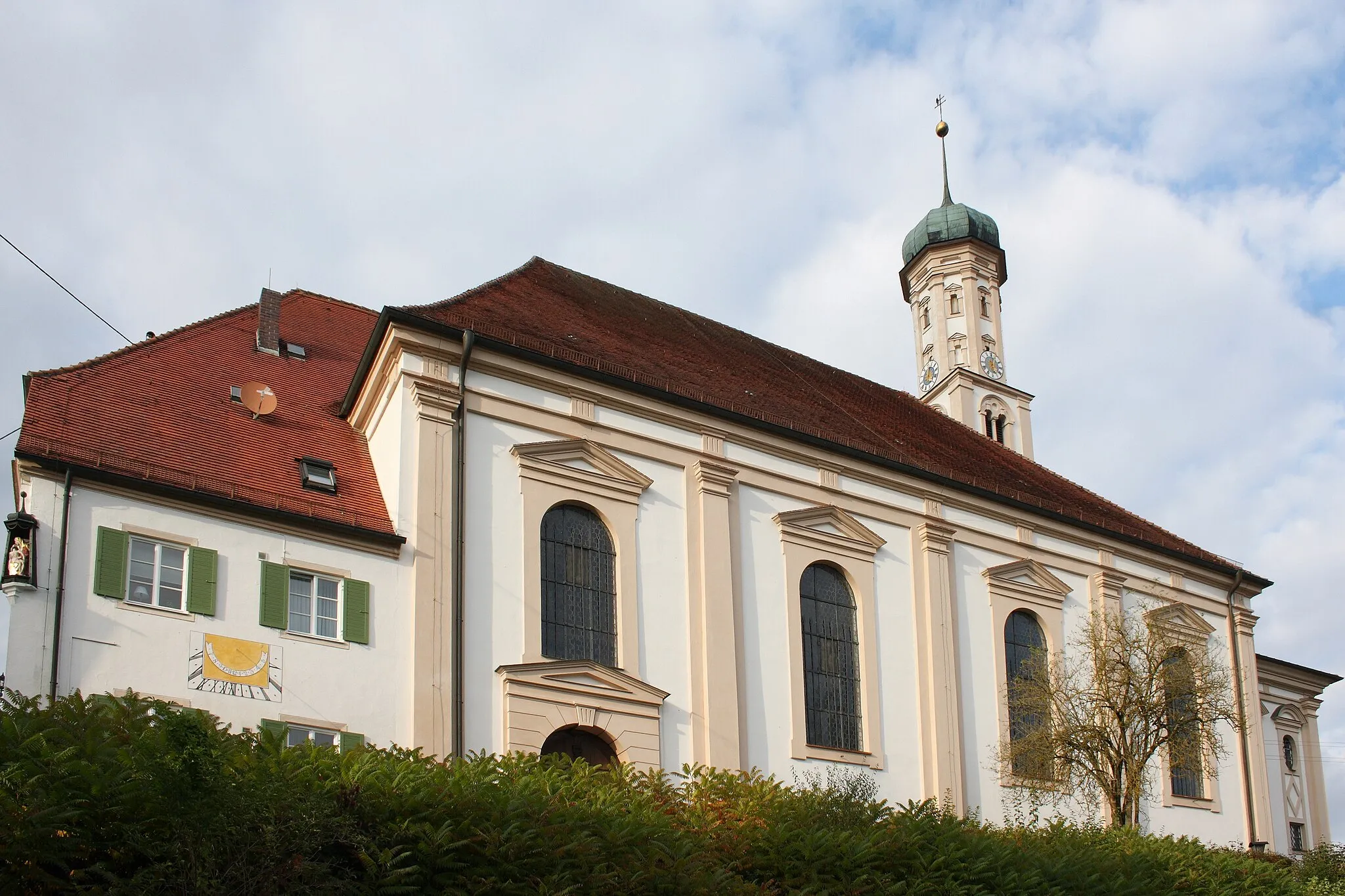 Photo showing: Pfarr- und Wallfahrtskirche St. Michael in Violau, einem Ortsteil von Altenmünster im Landkreis Augsburg (Bayern), Ansicht von Süden