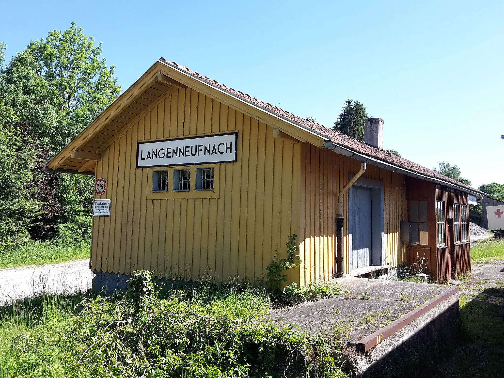 Photo showing: Train Station Langenneufnach at the Staudenbahn in Bavaria Swabians
