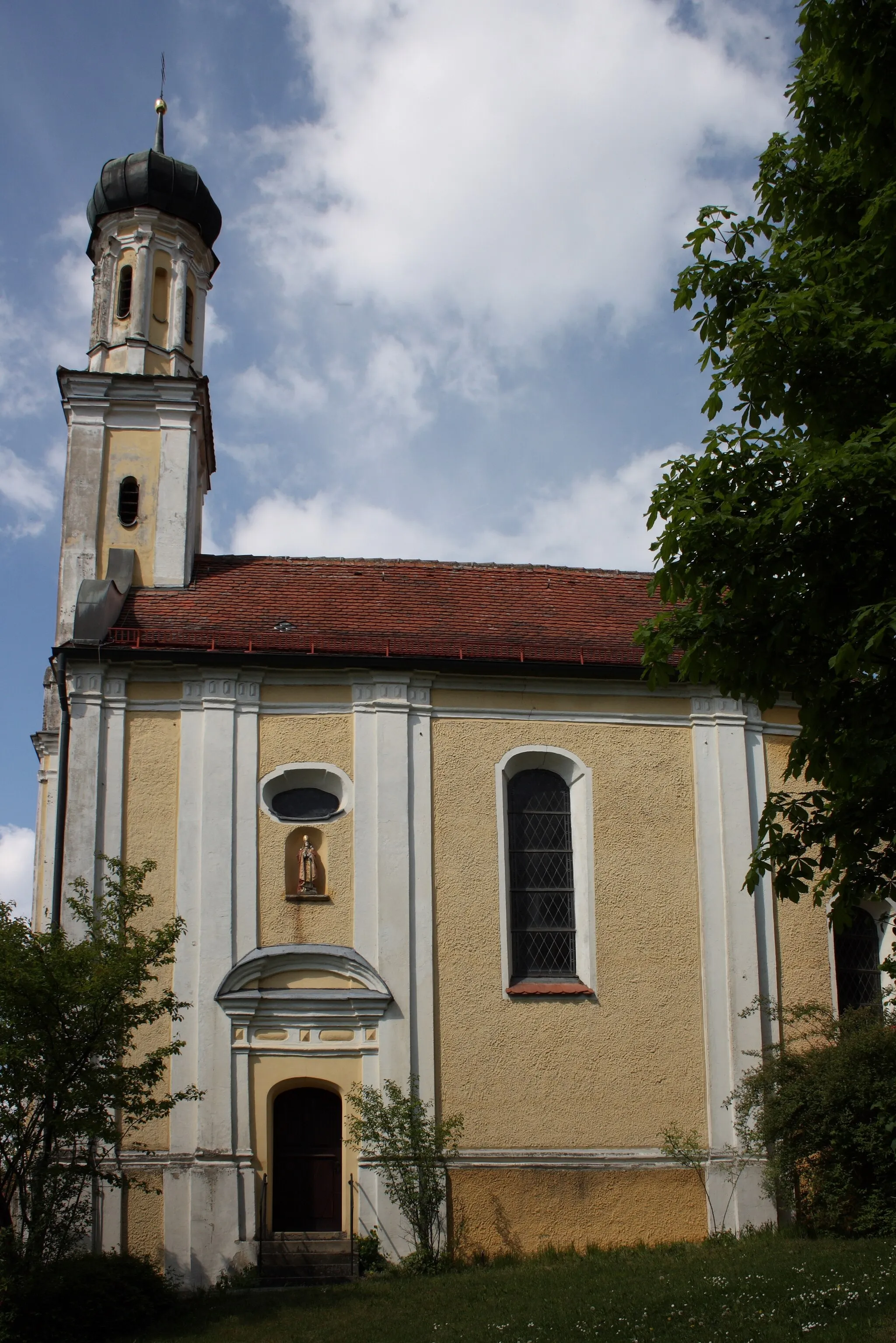 Photo showing: Katholische Filialkirche St. Wolfgang in Unterach, einem Ortsteil von Rehling im Landkreis Aichach-Friedberg (Bayern), Ansicht von Süden