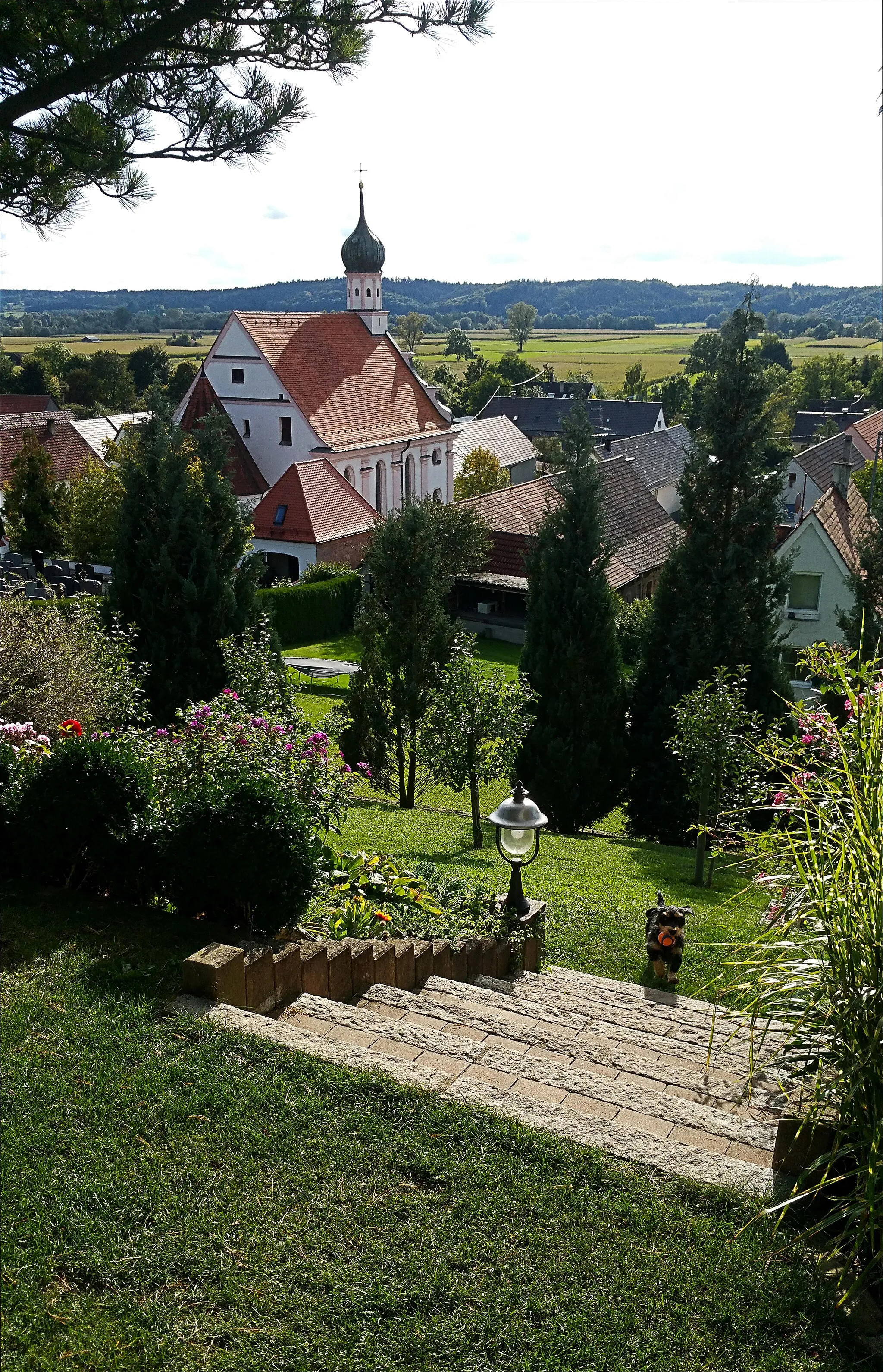 Photo showing: Münsterhausen im Landkreis Günzburg, Katholische Wallfahrtskirche "Unsere Liebe Frau" von Nordosten gesehen