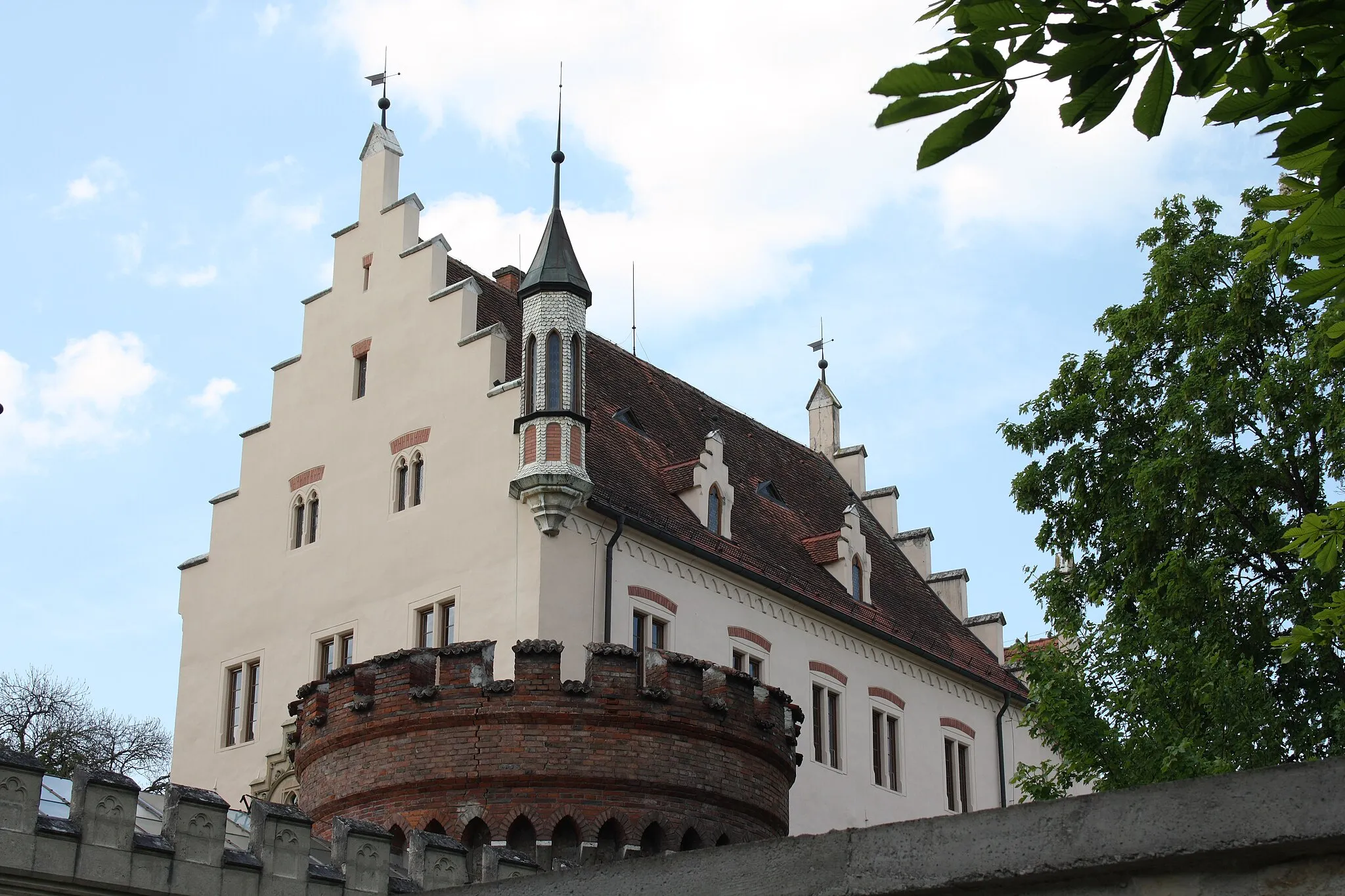 Photo showing: Schloss Haunsheim in der Gemeinde Haunsheim im Landkreis Dillingen an der Donau (Bayern), südliche Hofseite