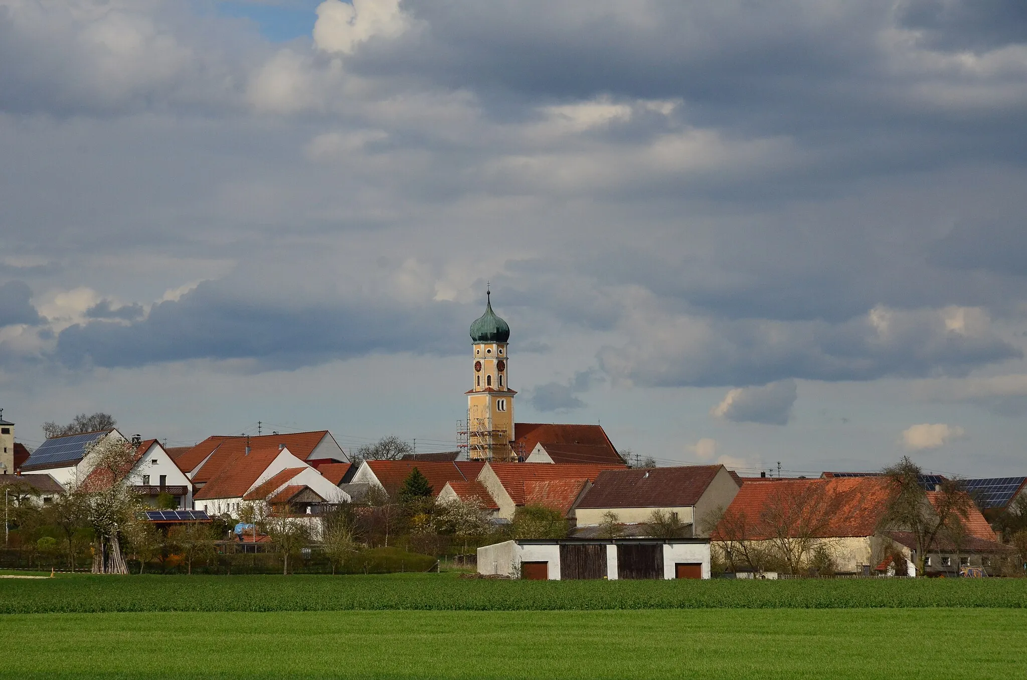 Photo showing: Ansicht von Bollstadt, Ortsteil vom Amerdingen mit der Katholische Pfarrkirche St. Ulrich