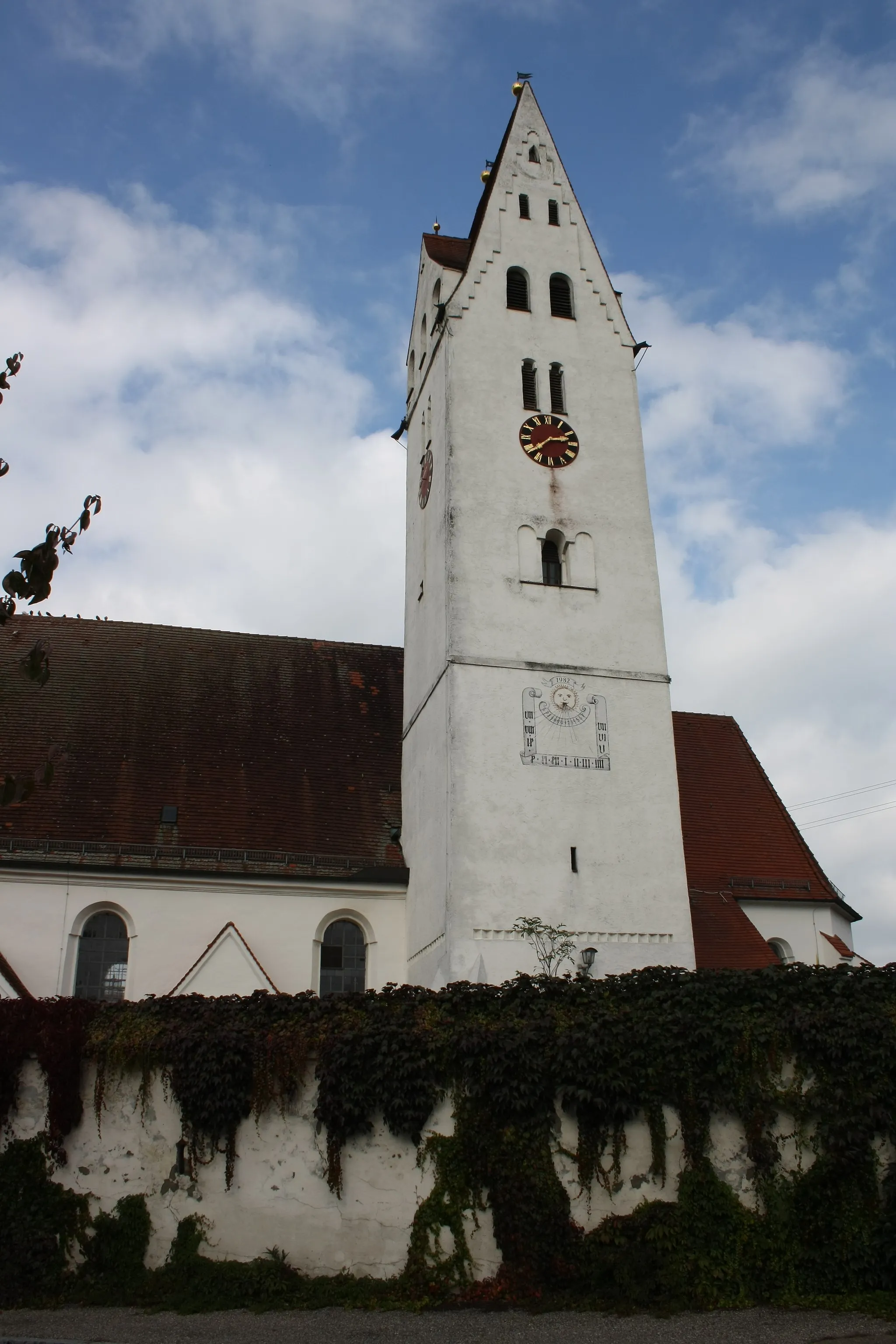 Photo showing: Katholische Pfarrkirche St. Martin in Holzheim bei Dillingen an der Donau, von Süden