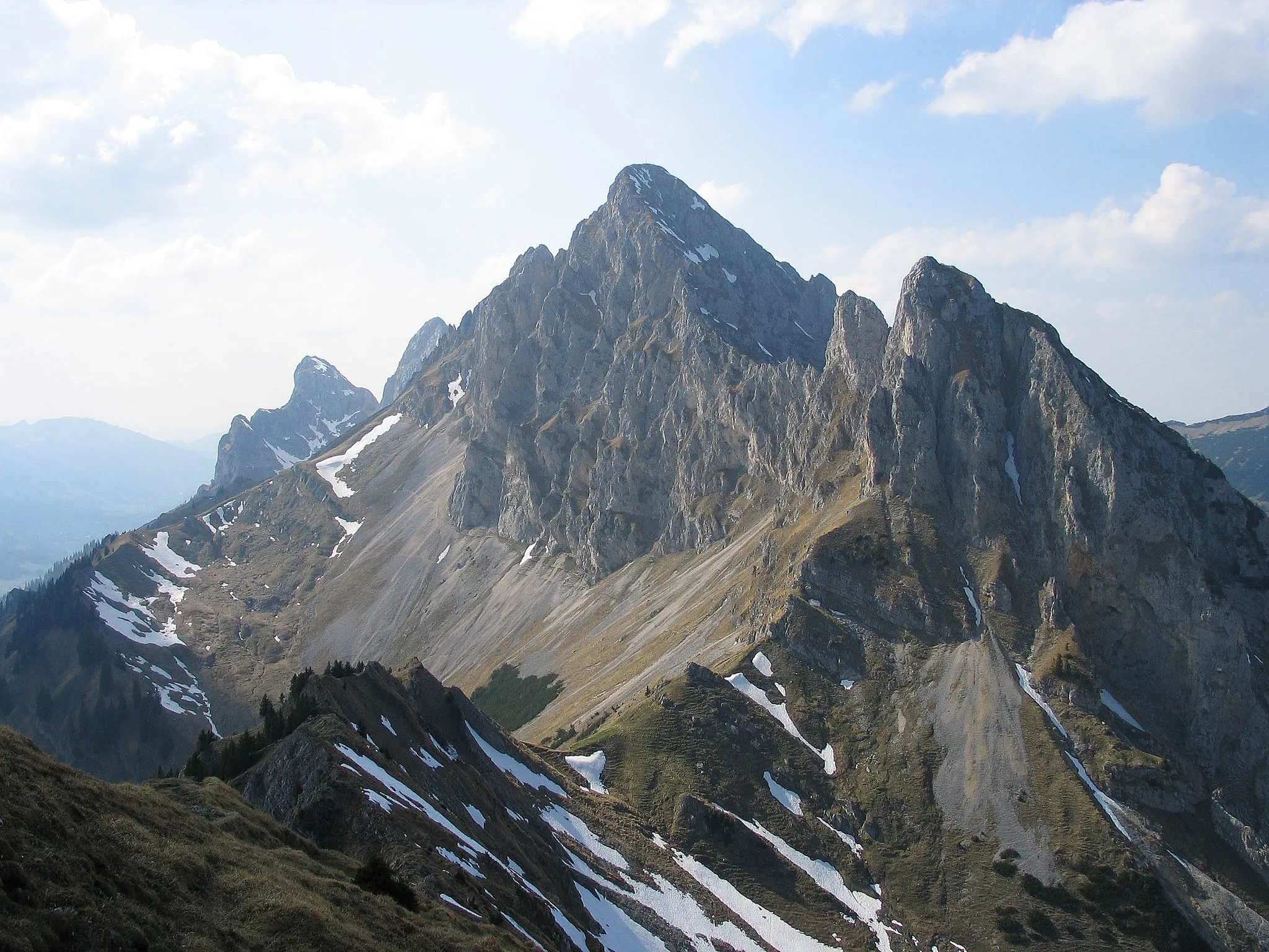 Photo showing: Kellespitze (2238 m) von der Schneid (2009 m), Tannheimer Berge, Tirol