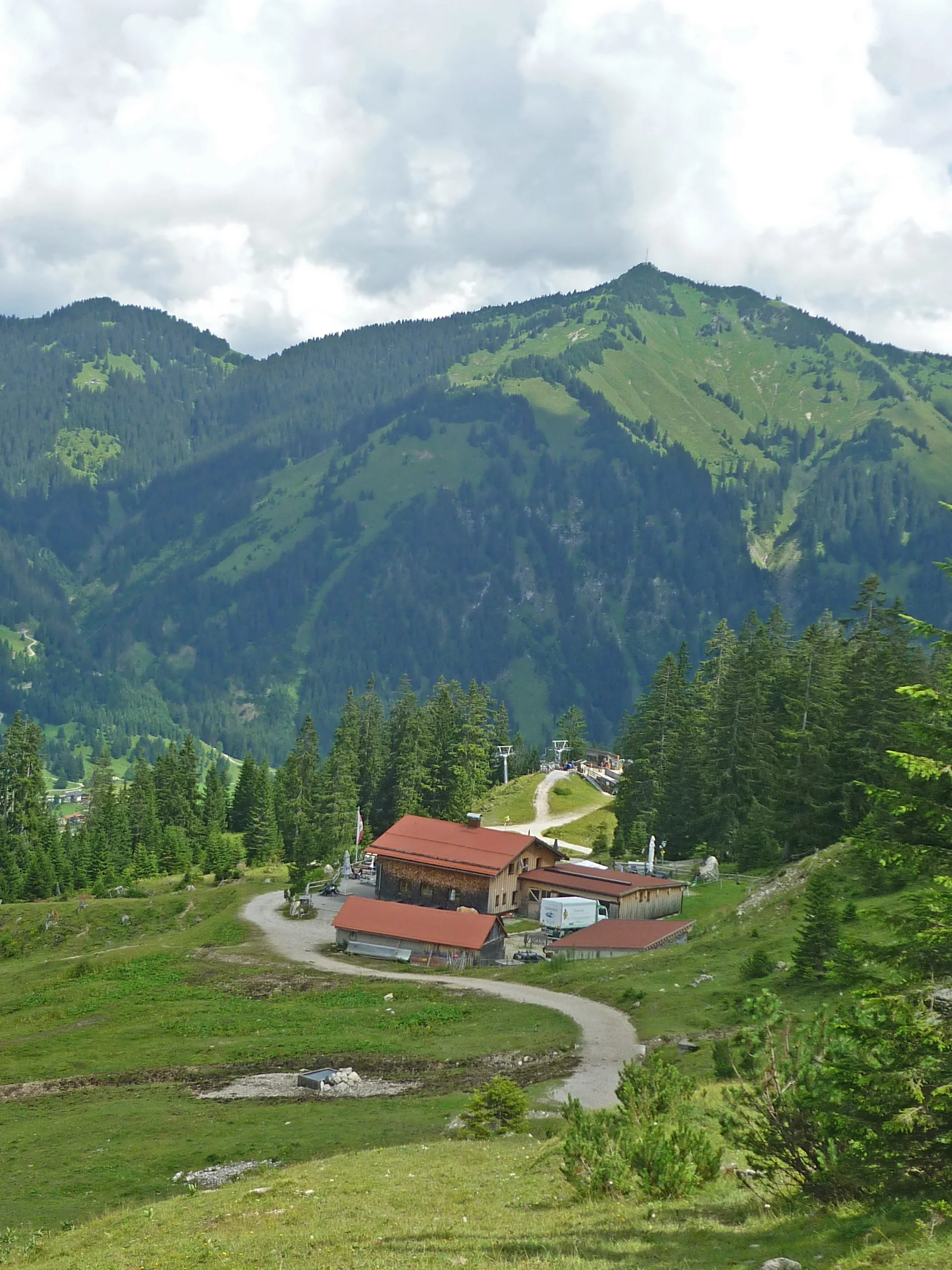 Photo showing: Krinnenalpe (1527 m) oberhalb von Nesselwängle im Tannheimer Tal